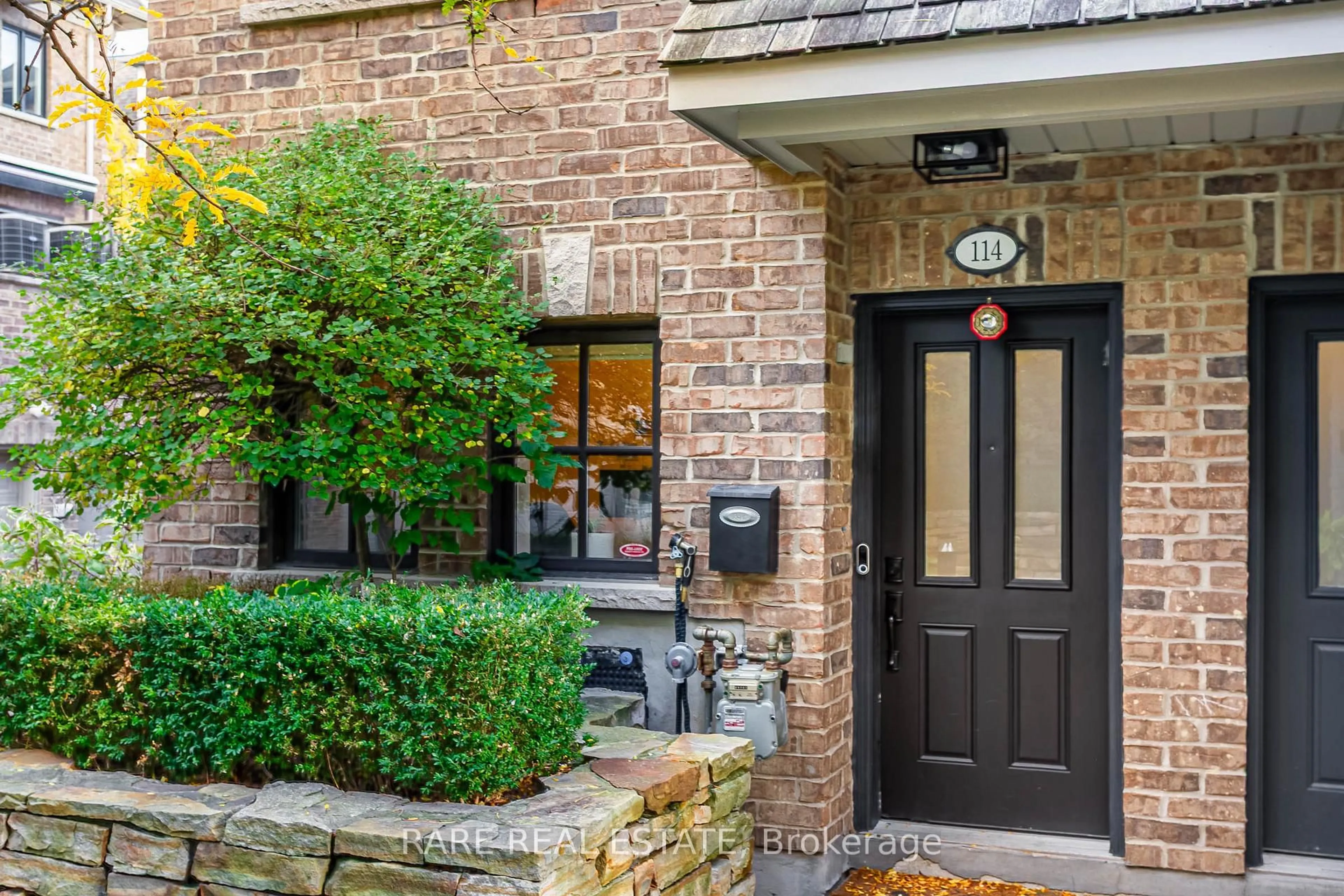 Indoor entryway for 1812 Burnhamthorpe Rd #114, Mississauga Ontario L4X 0A3