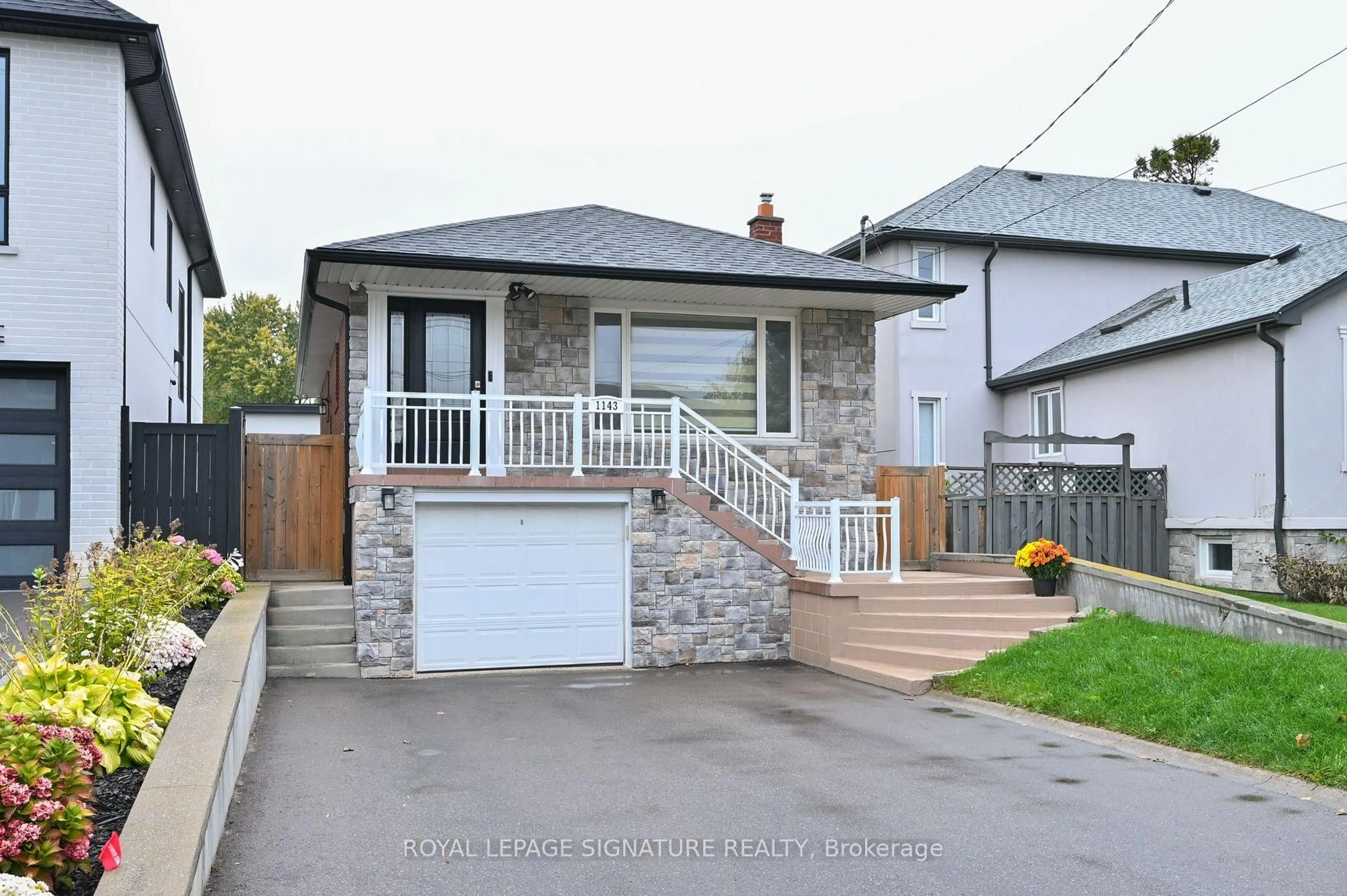 Home with brick exterior material, street for 1143 Alexandra Ave, Mississauga Ontario L5E 2A4