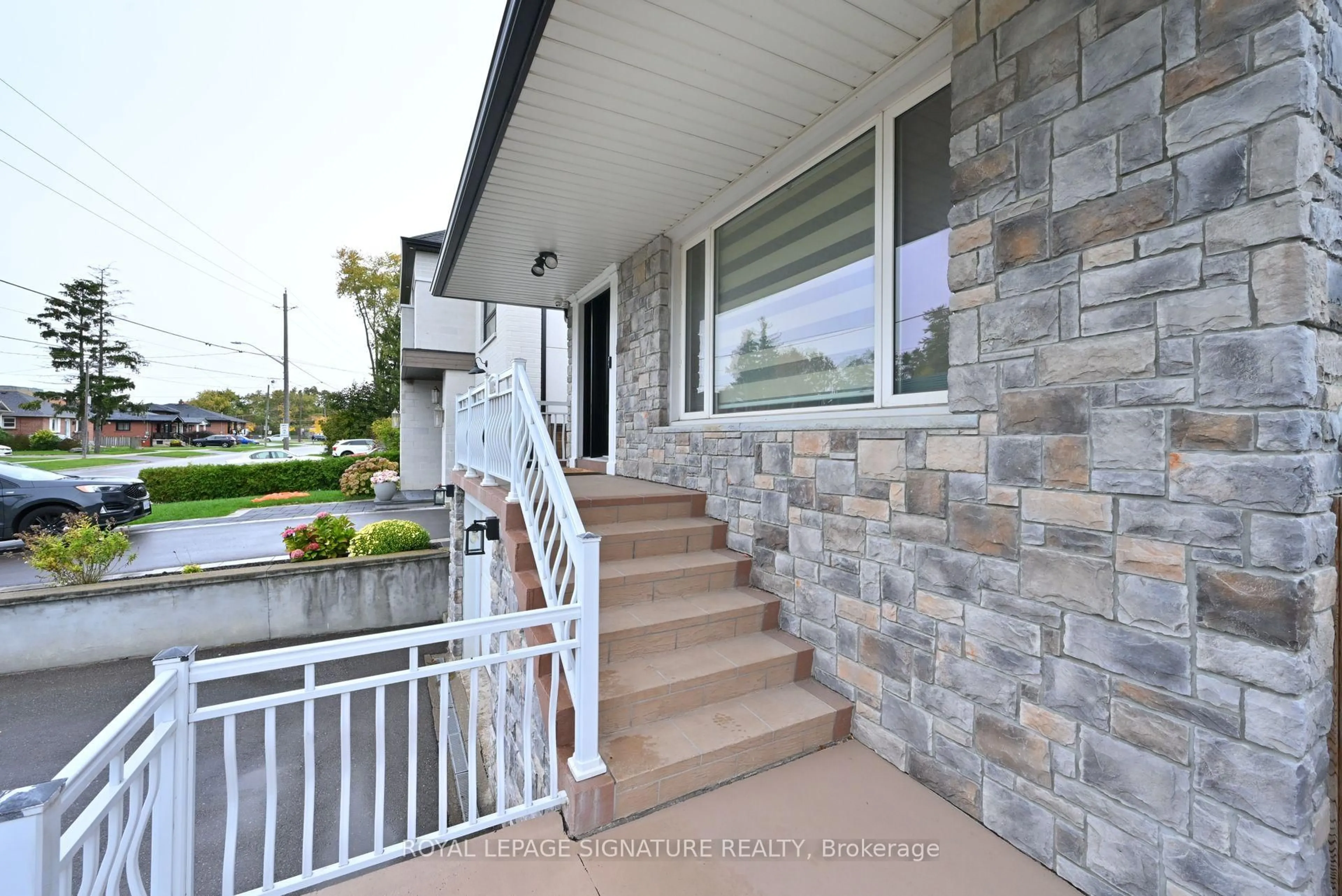 Unknown for 1143 Alexandra Ave, Mississauga Ontario L5E 2A4
