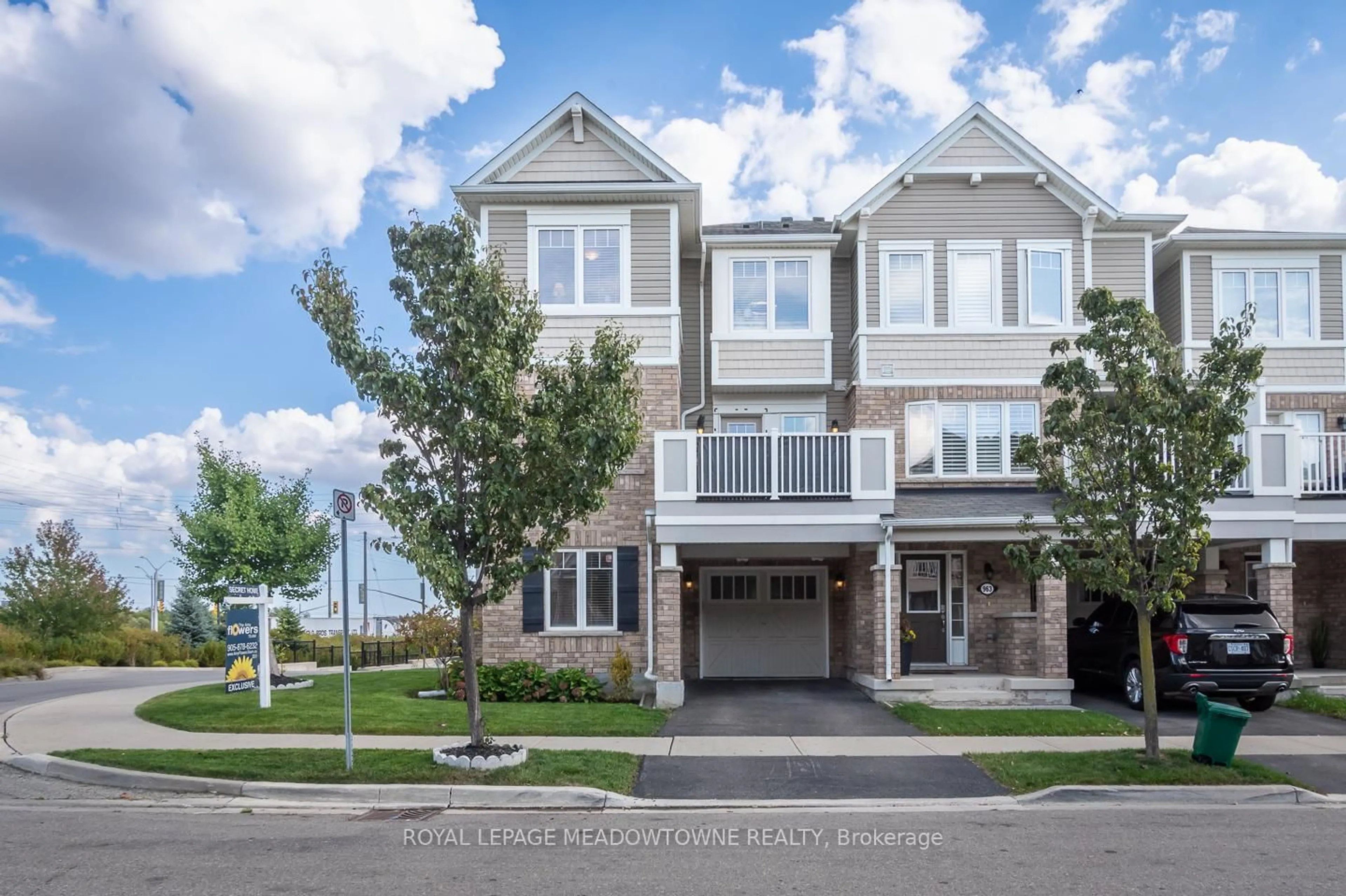 Home with vinyl exterior material, street for 961 Nadalin Hts, Milton Ontario L9T 8R3