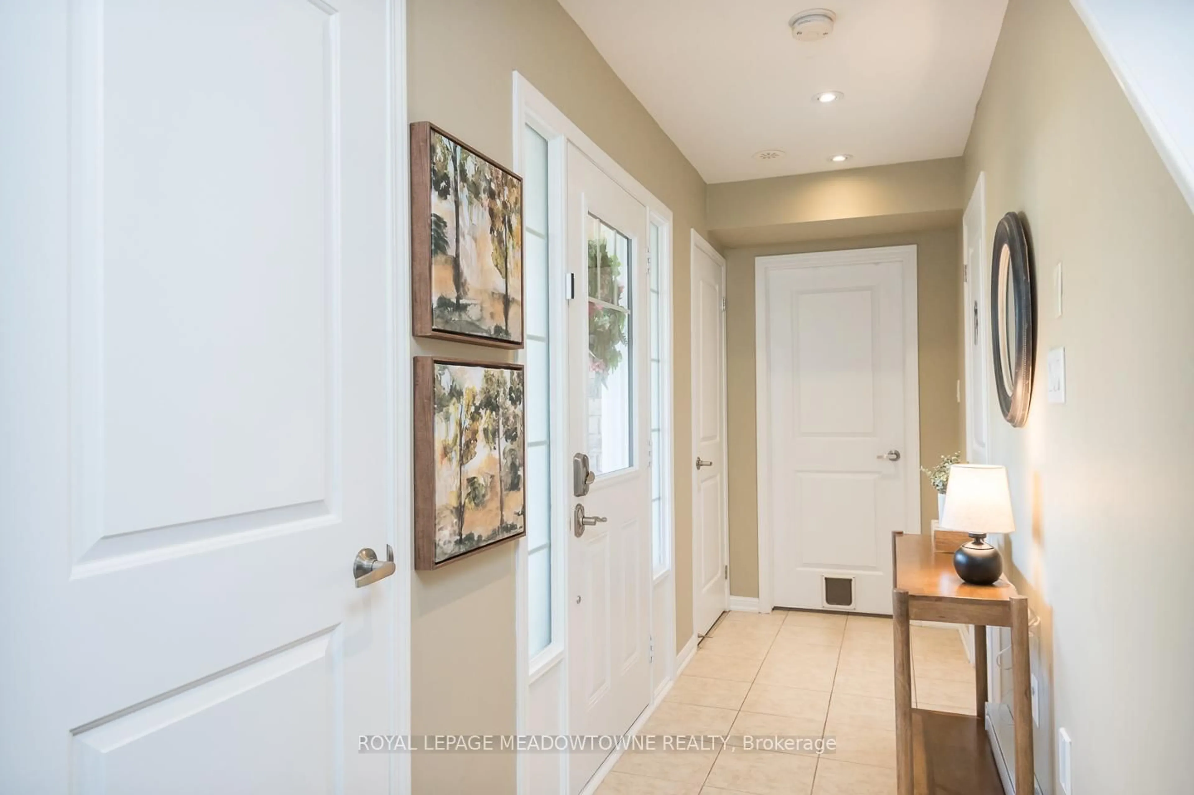 Indoor entryway for 961 Nadalin Hts, Milton Ontario L9T 8R3