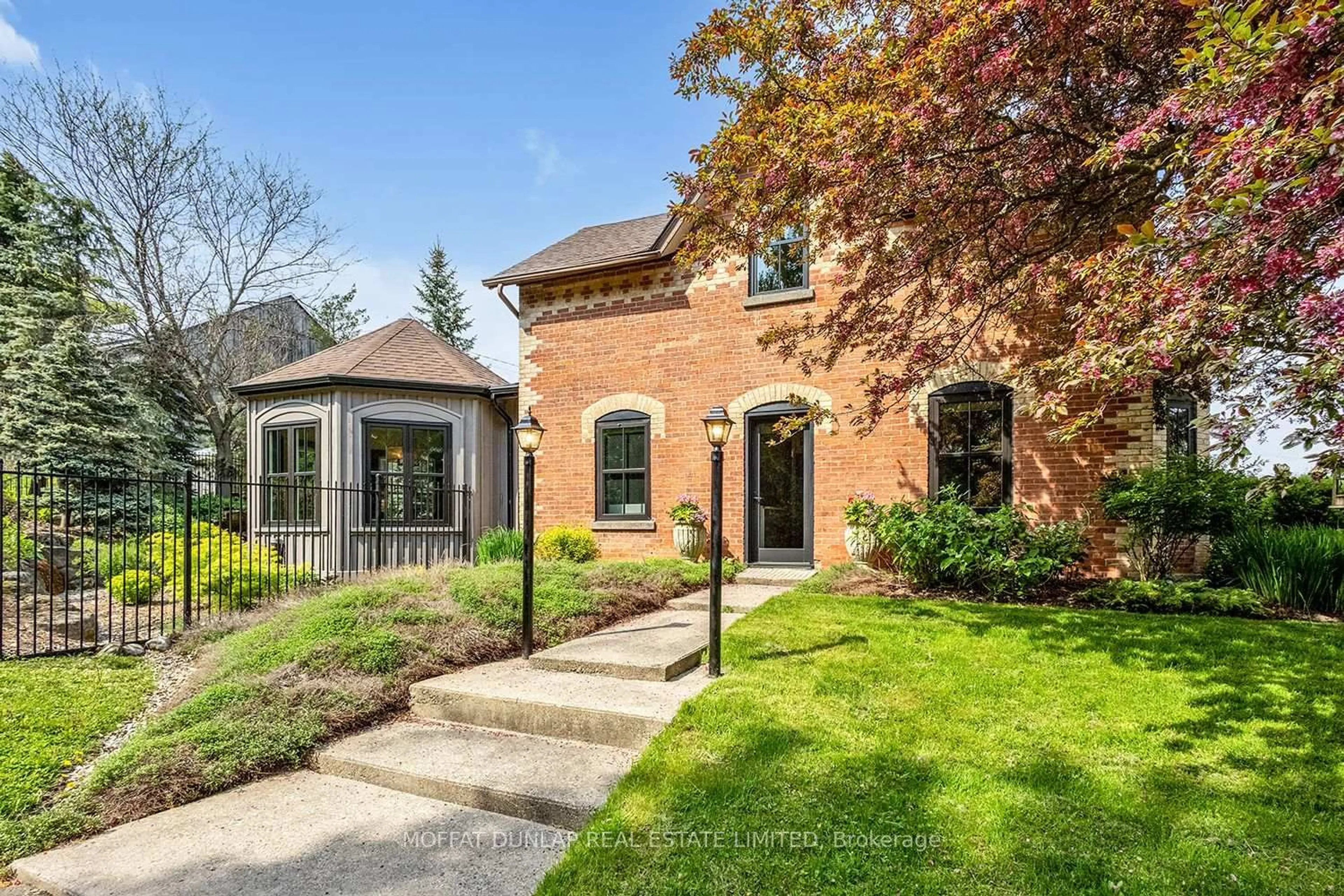 Home with brick exterior material, street for 2052 Highpoint Sdrd, Caledon Ontario L7K 0H9