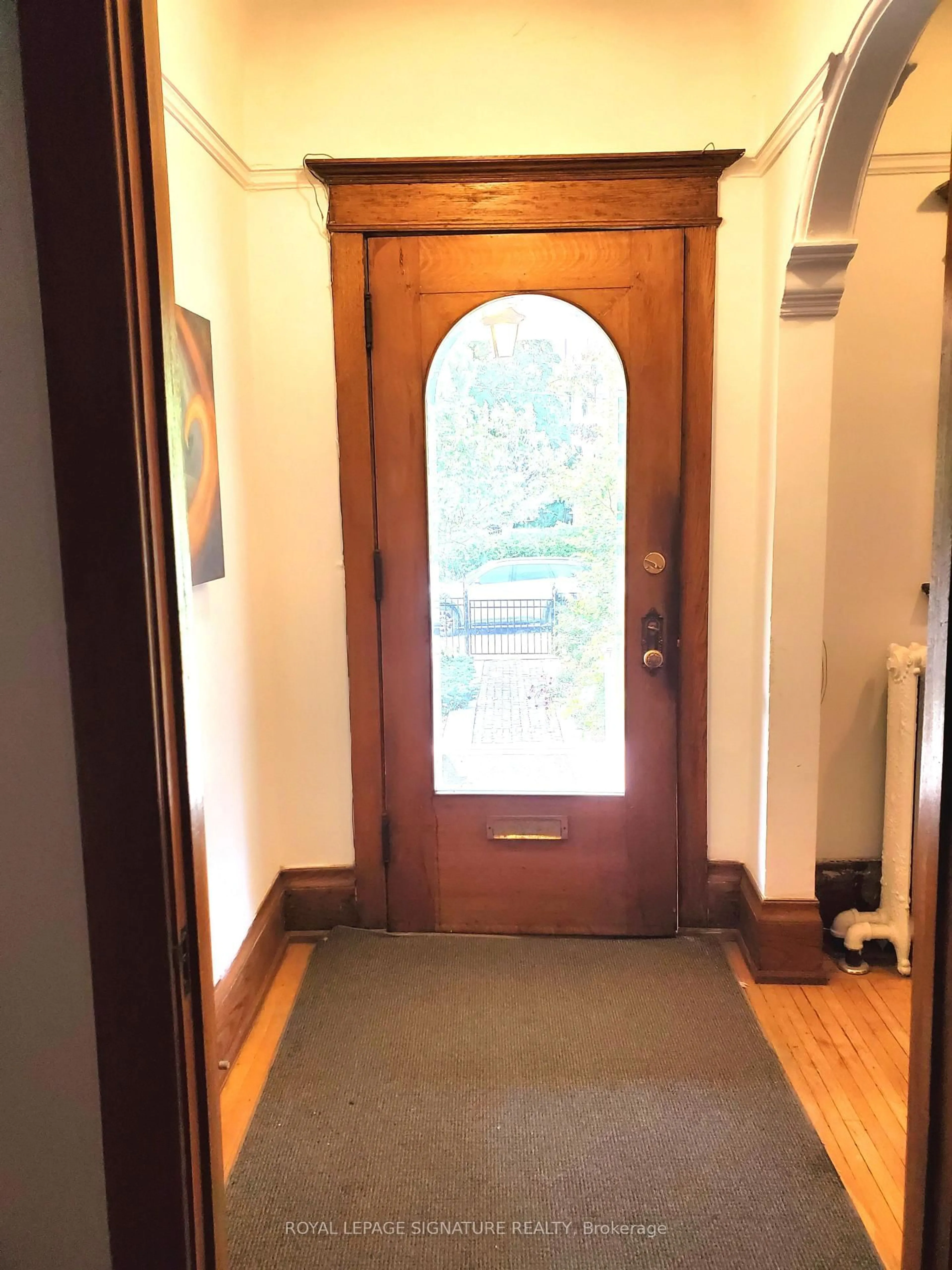 Indoor entryway for 1 Maynard Ave, Toronto Ontario M6K 2Z7