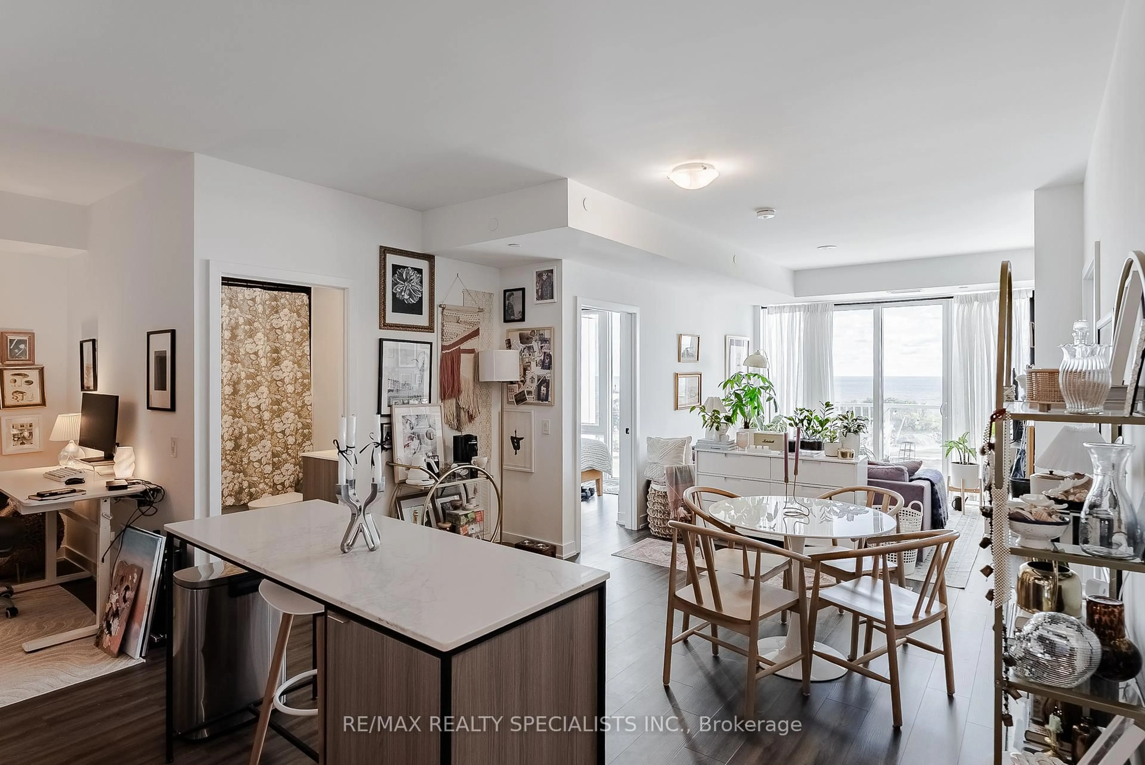 Open concept kitchen, unknown for 22 Missinnihe Way #1007, Mississauga Ontario L5H 0A9