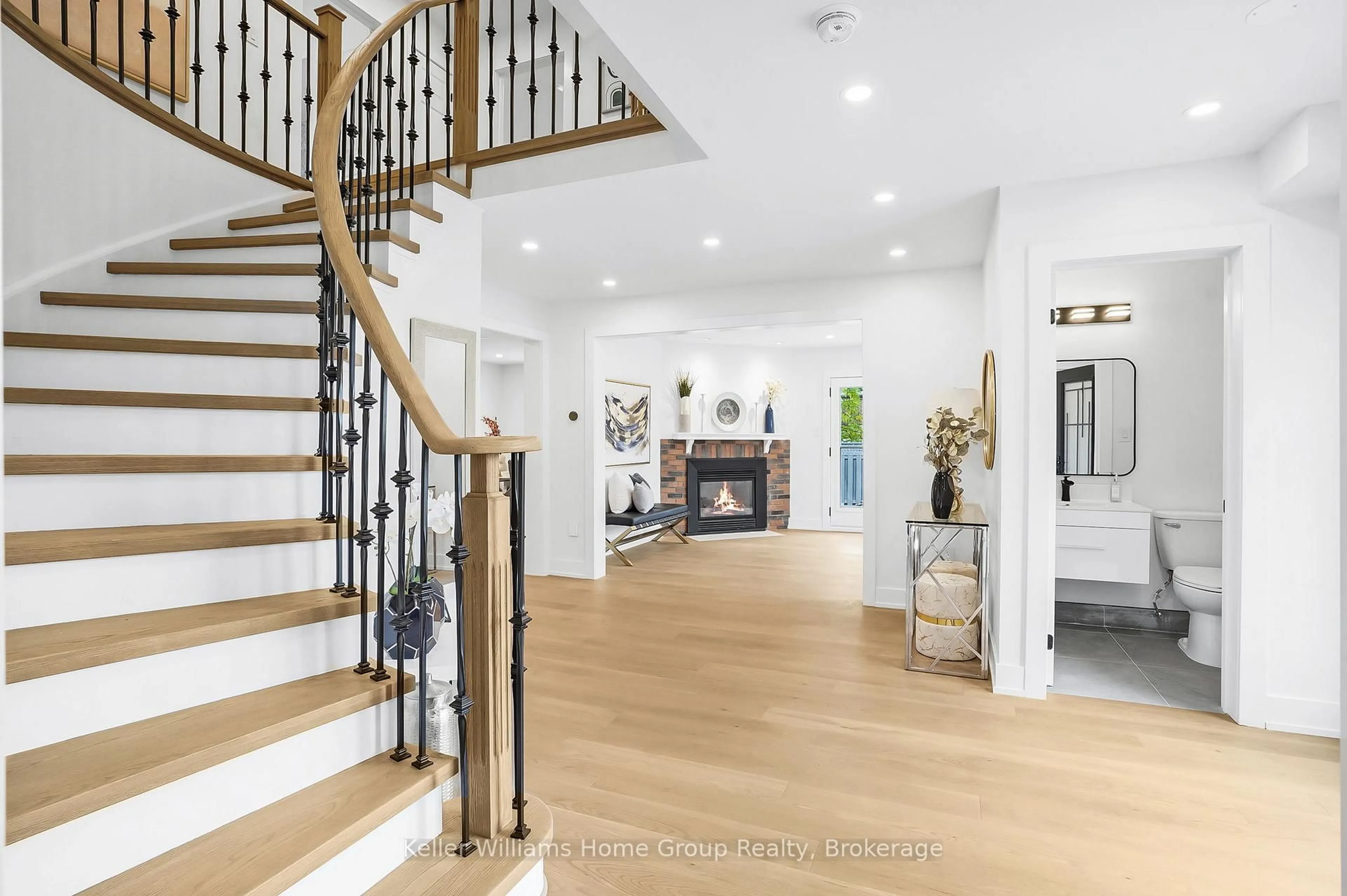 Unknown for 1105 Ewing Cres, Mississauga Ontario L5V 1B9