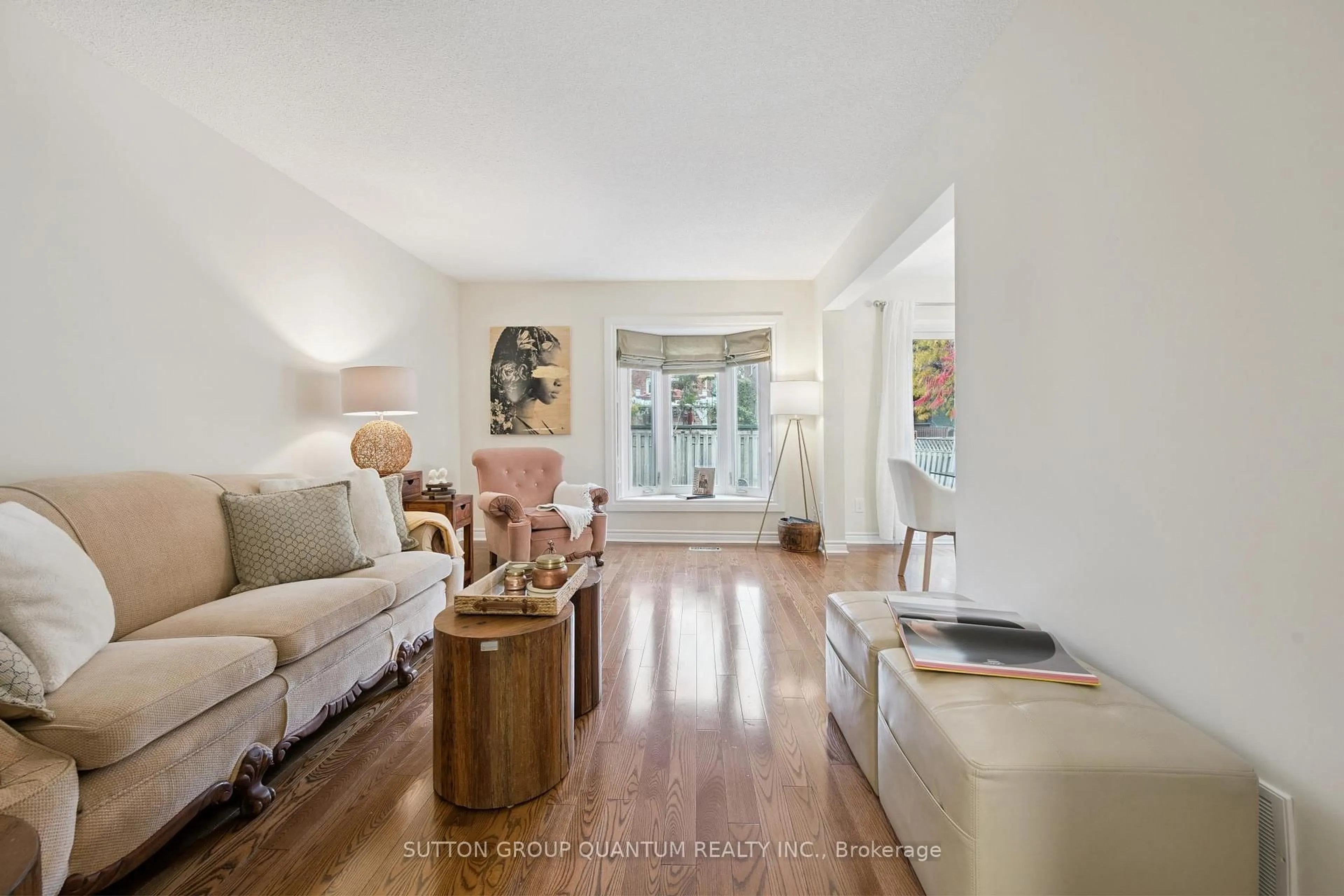Living room with furniture, ceramic/tile floor for 467 Petawawa Cres, Mississauga Ontario L4Z 2N1