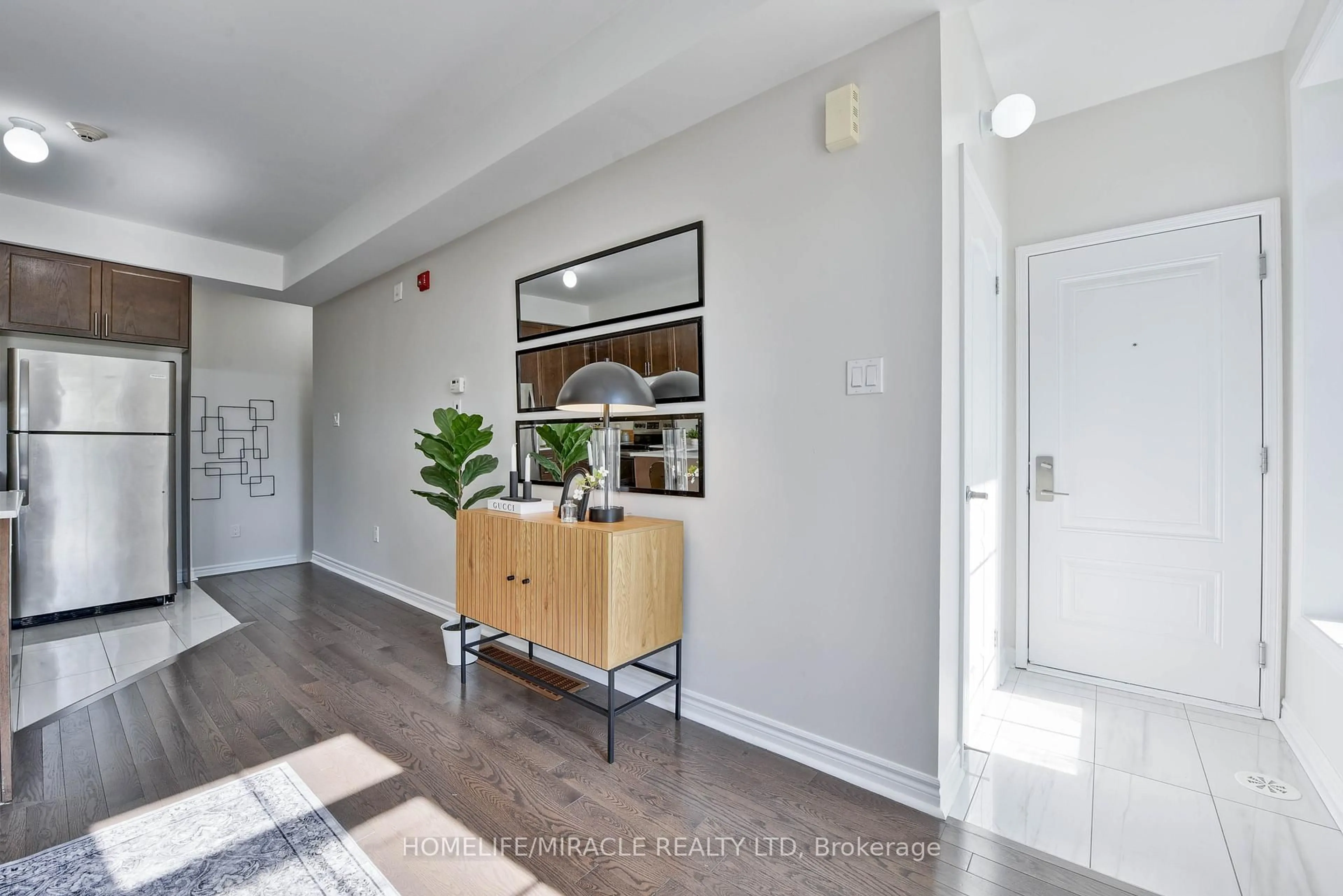 Indoor entryway for 89 Armdale Rd #28, Mississauga Ontario L4Z 0C1