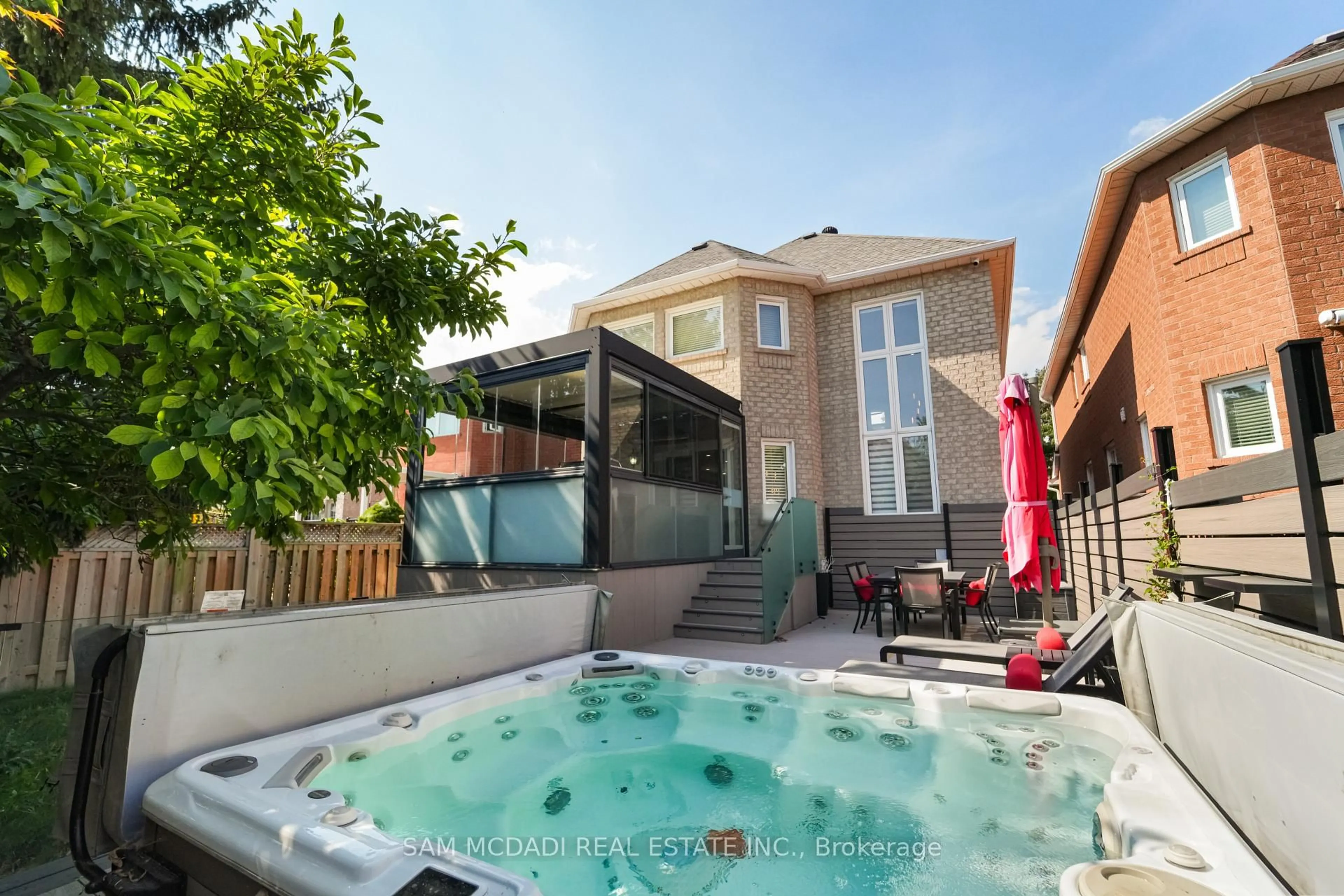 Patio, street for 385 Turnberry Cres, Mississauga Ontario L4Z 3W3