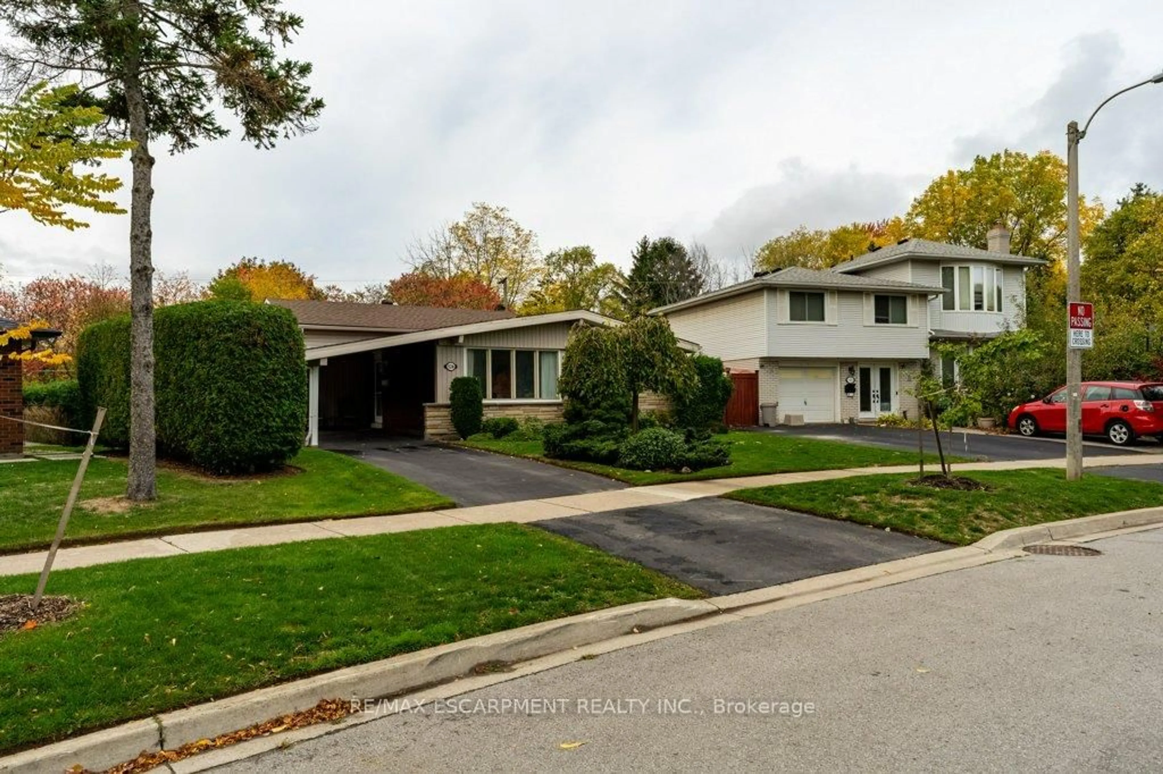 Home with brick exterior material, street for 526 Elwood Rd, Burlington Ontario L7N 3C7
