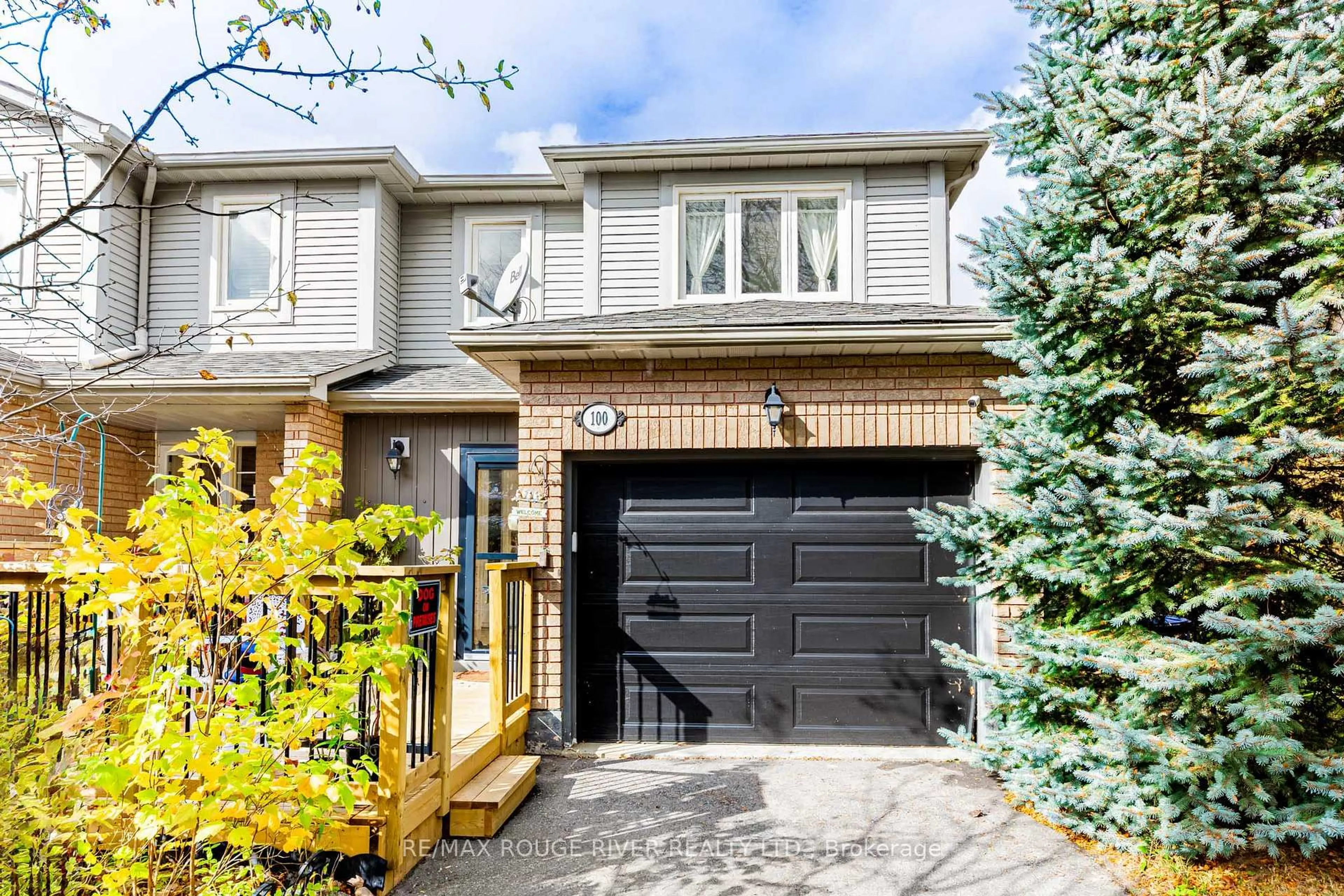 Home with brick exterior material, street for 100 Lakeview Crt, Orangeville Ontario L9W 4P3