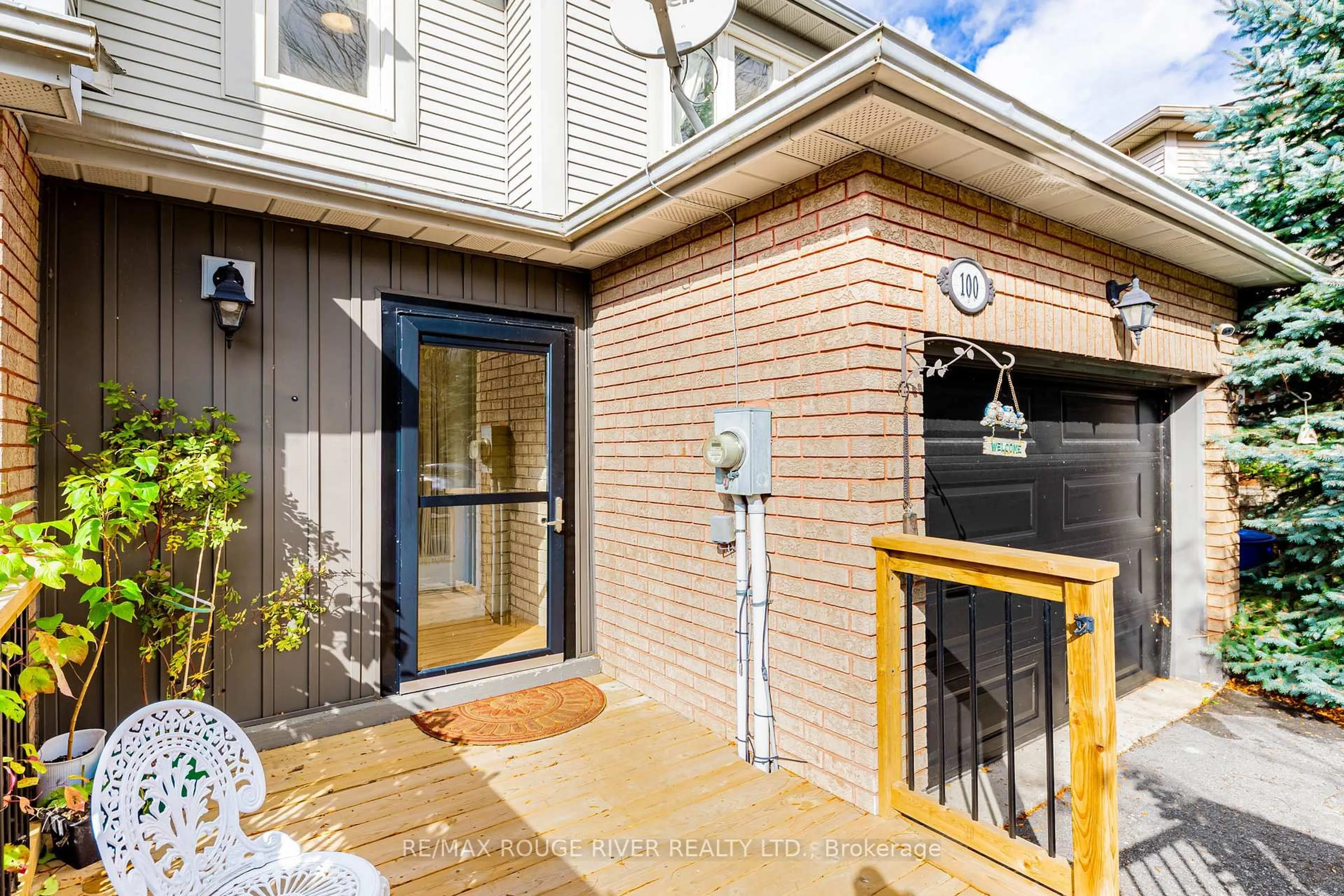 Home with brick exterior material, street for 100 Lakeview Crt, Orangeville Ontario L9W 4P3
