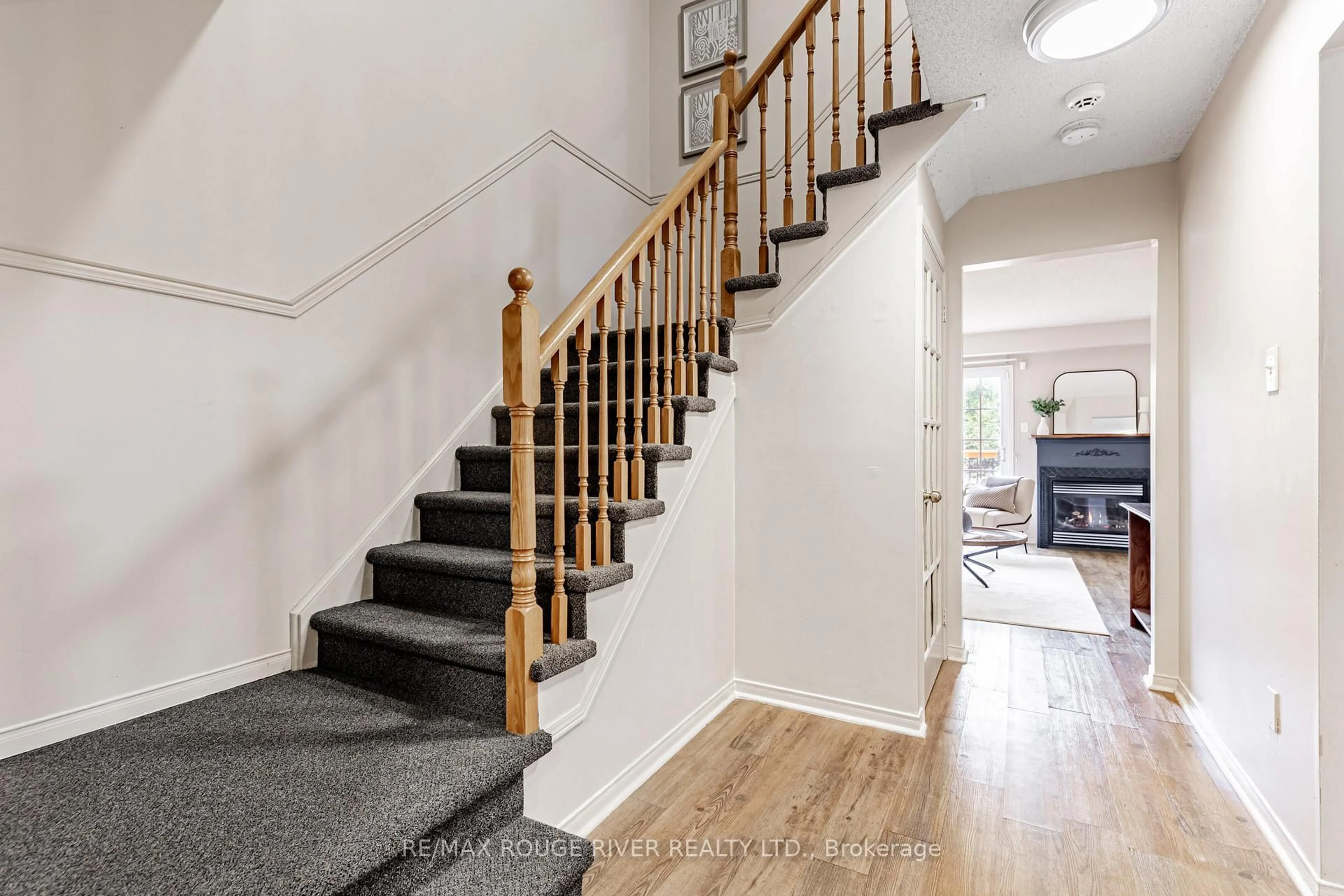 Stairs for 100 Lakeview Crt, Orangeville Ontario L9W 4P3