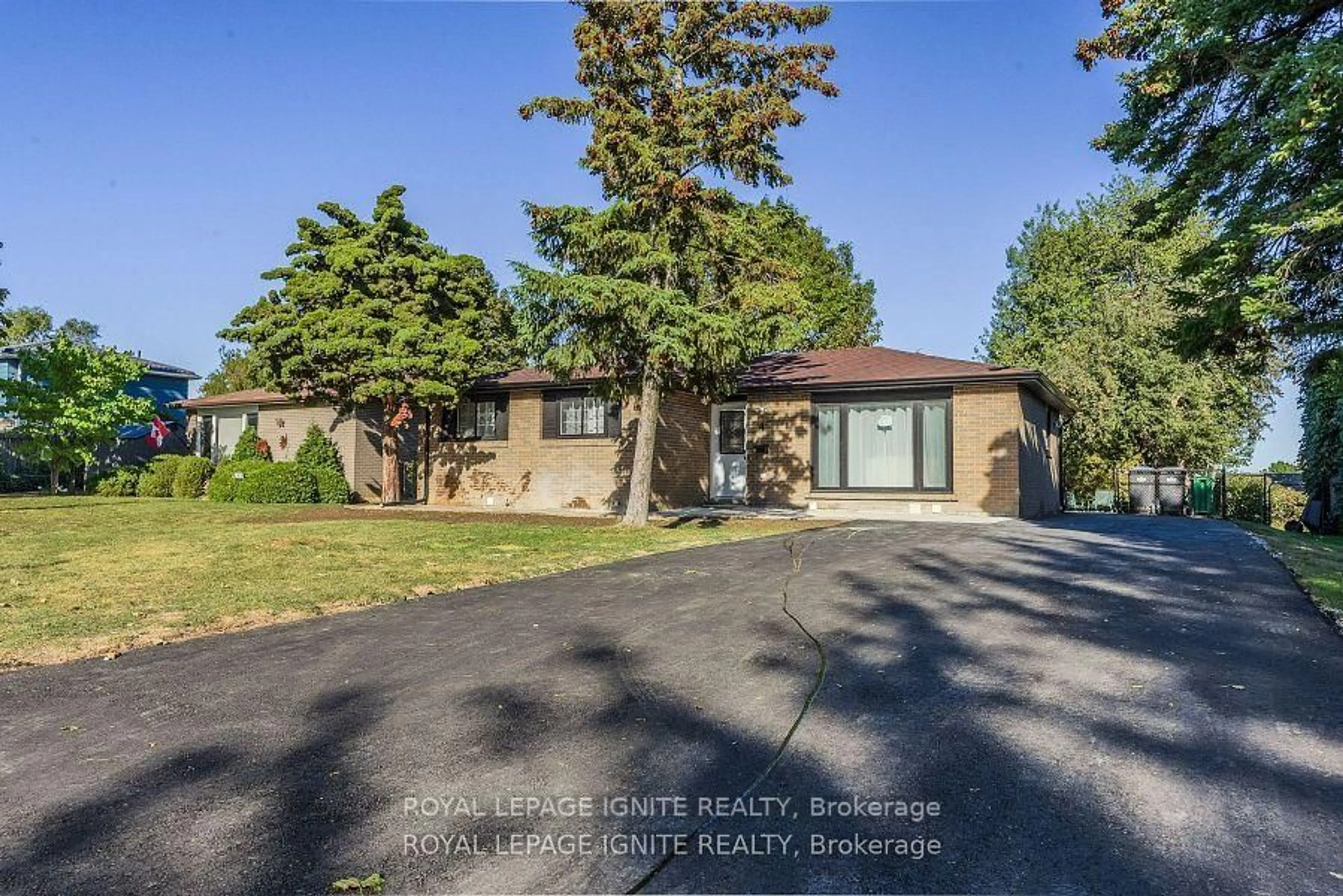 Unknown for 4 Drayton Cres, Brampton Ontario L6T 3G7