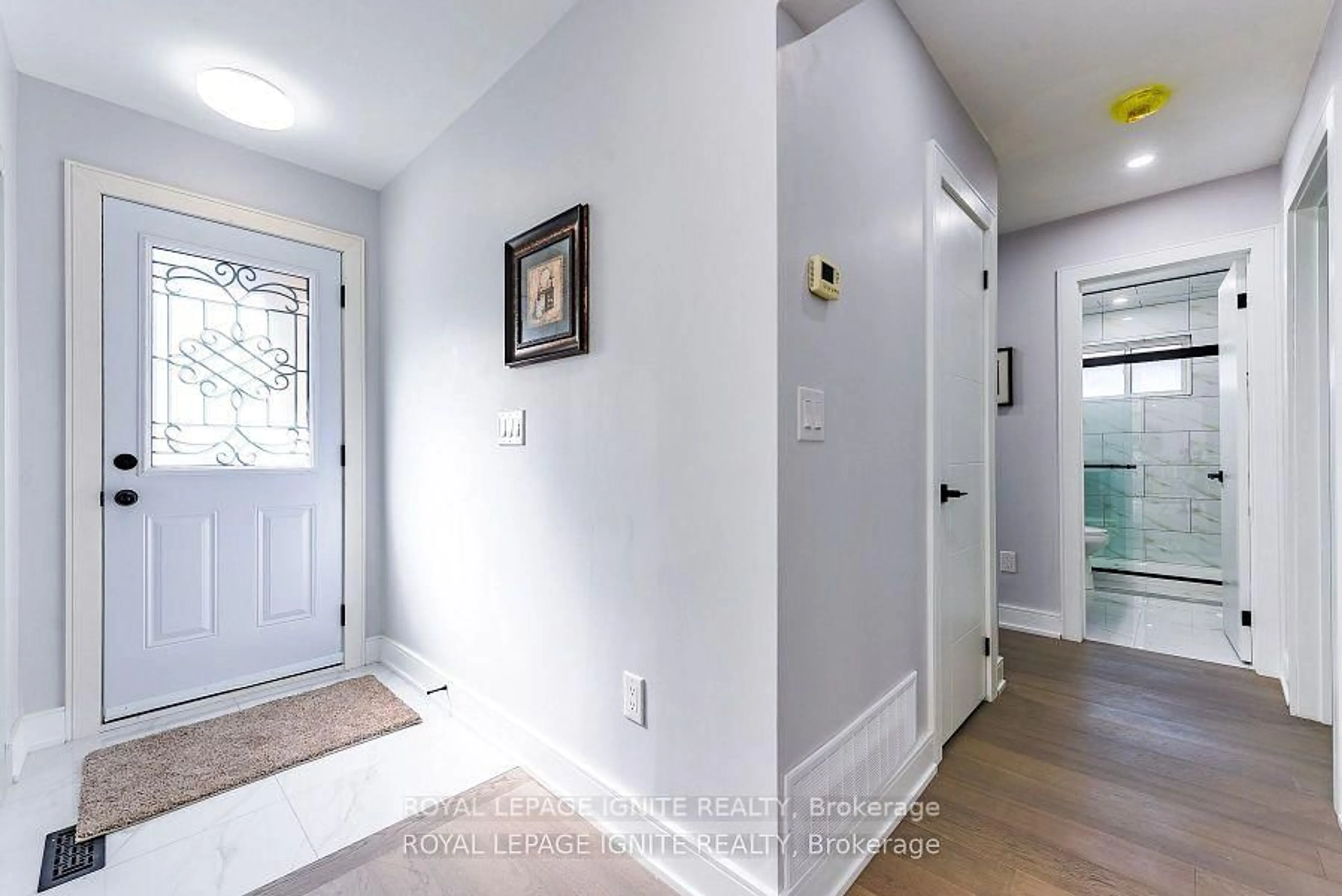 Indoor entryway for 4 Drayton Cres, Brampton Ontario L6T 3G7