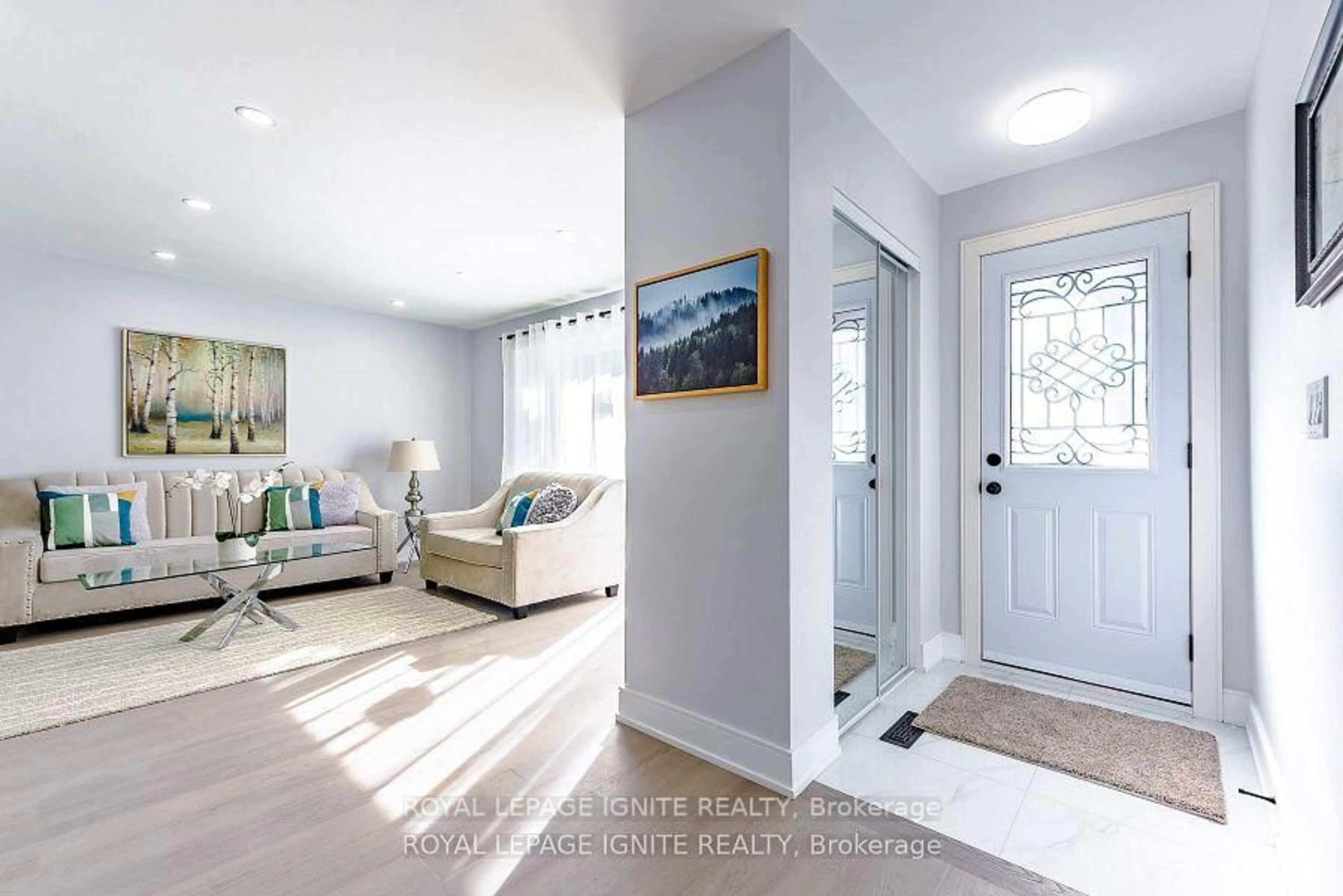 Indoor entryway for 4 Drayton Cres, Brampton Ontario L6T 3G7