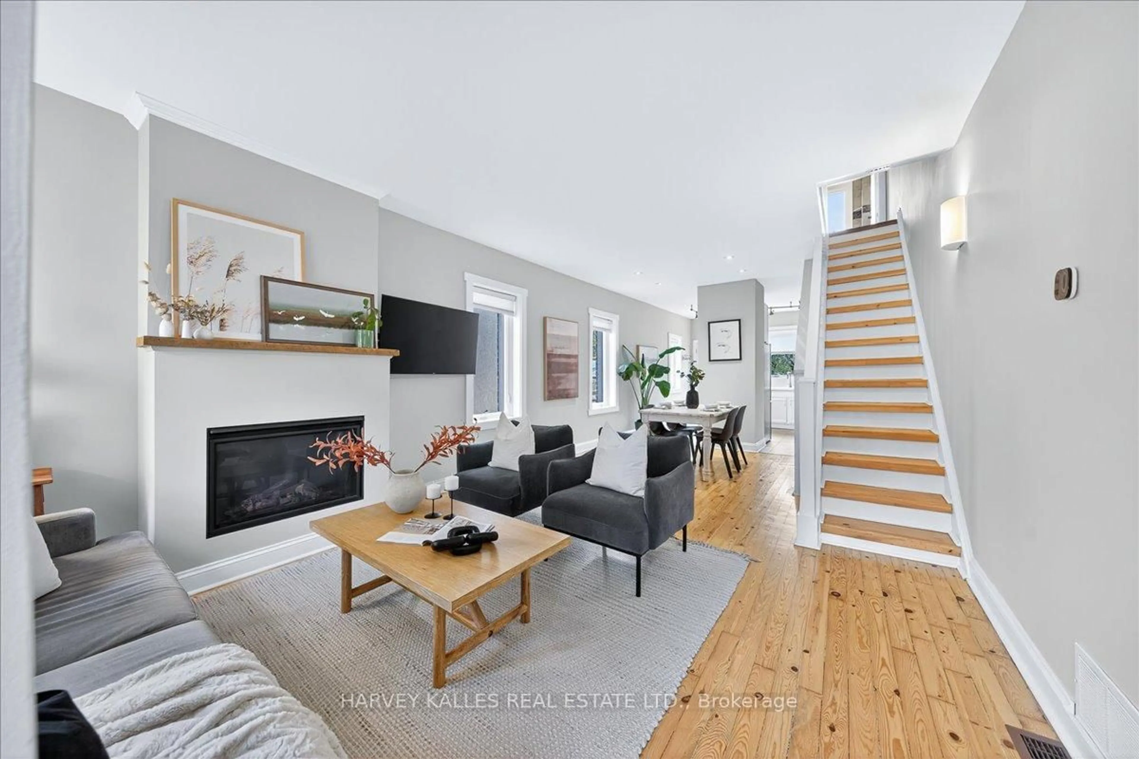 Living room with furniture, unknown for 338 Bartlett Ave, Toronto Ontario M6H 3G7