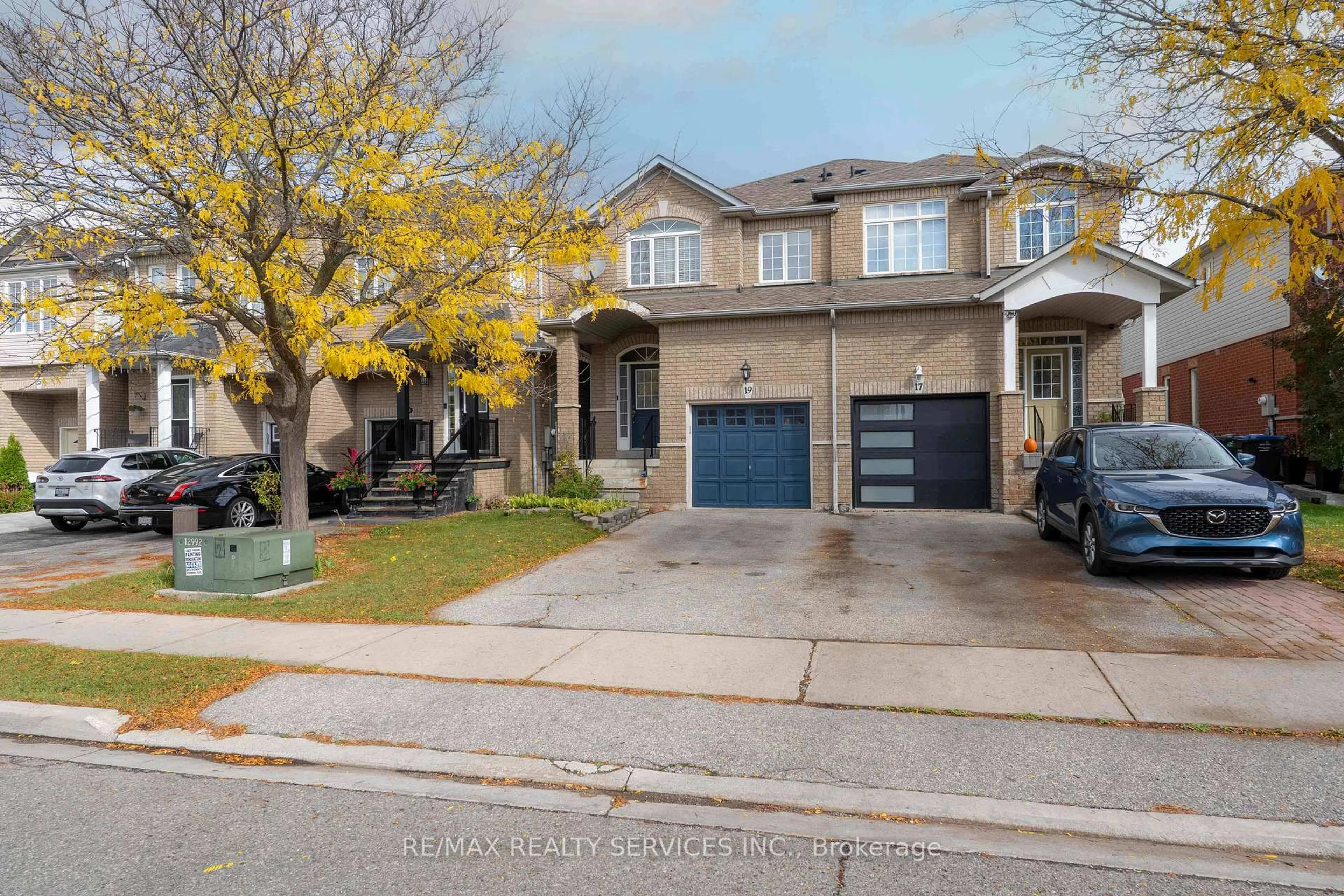 Home with brick exterior material, street for 19 Traymore St, Brampton Ontario L7A 2G2