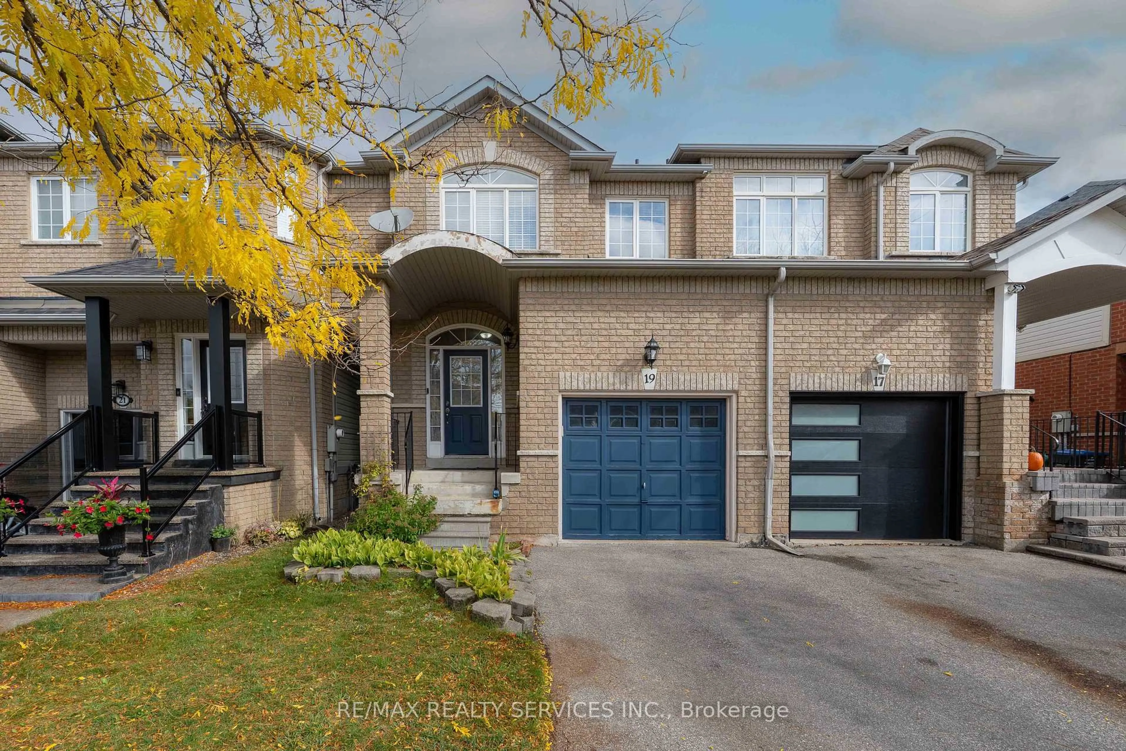 Home with brick exterior material, street for 19 Traymore St, Brampton Ontario L7A 2G2