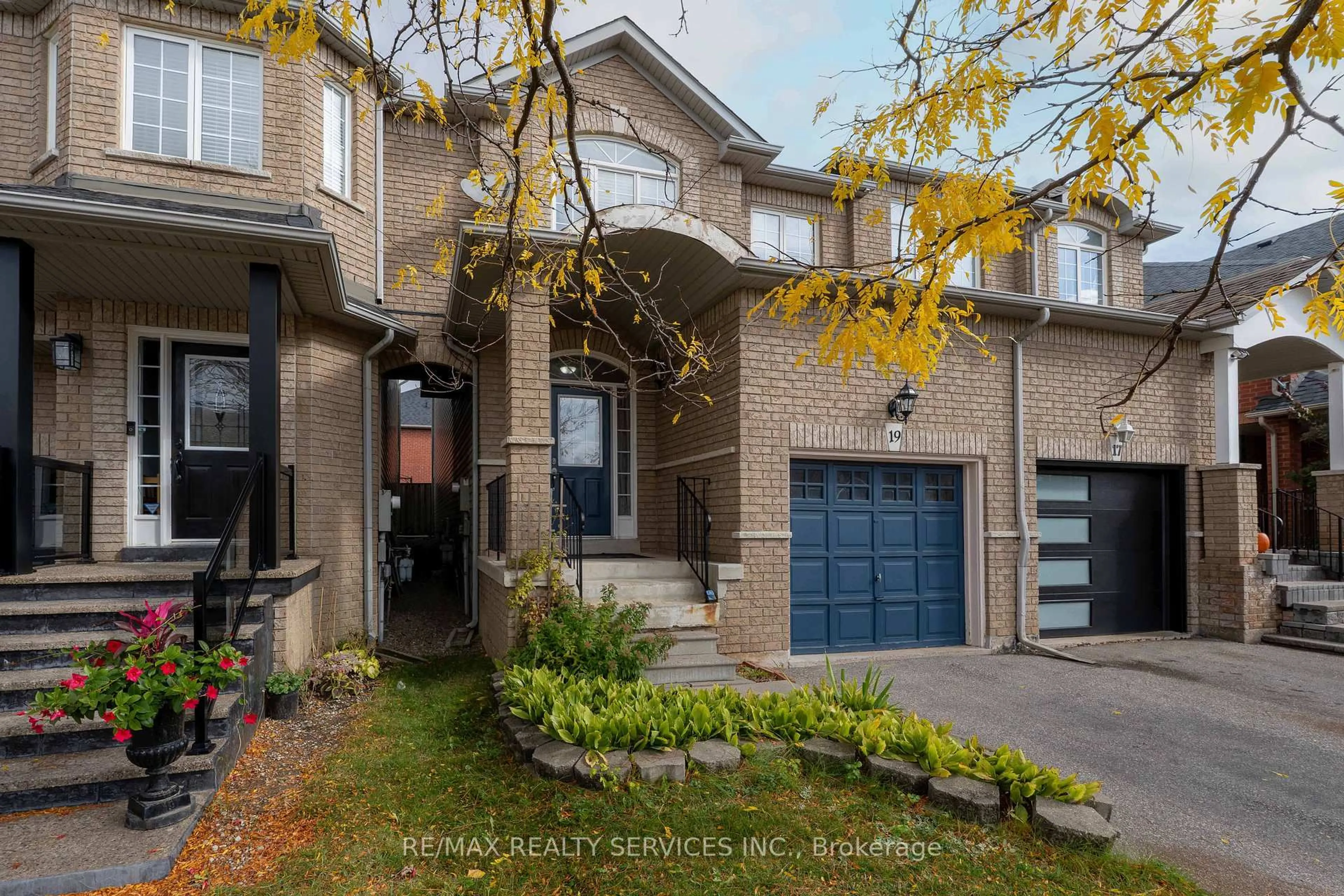 Home with brick exterior material, street for 19 Traymore St, Brampton Ontario L7A 2G2