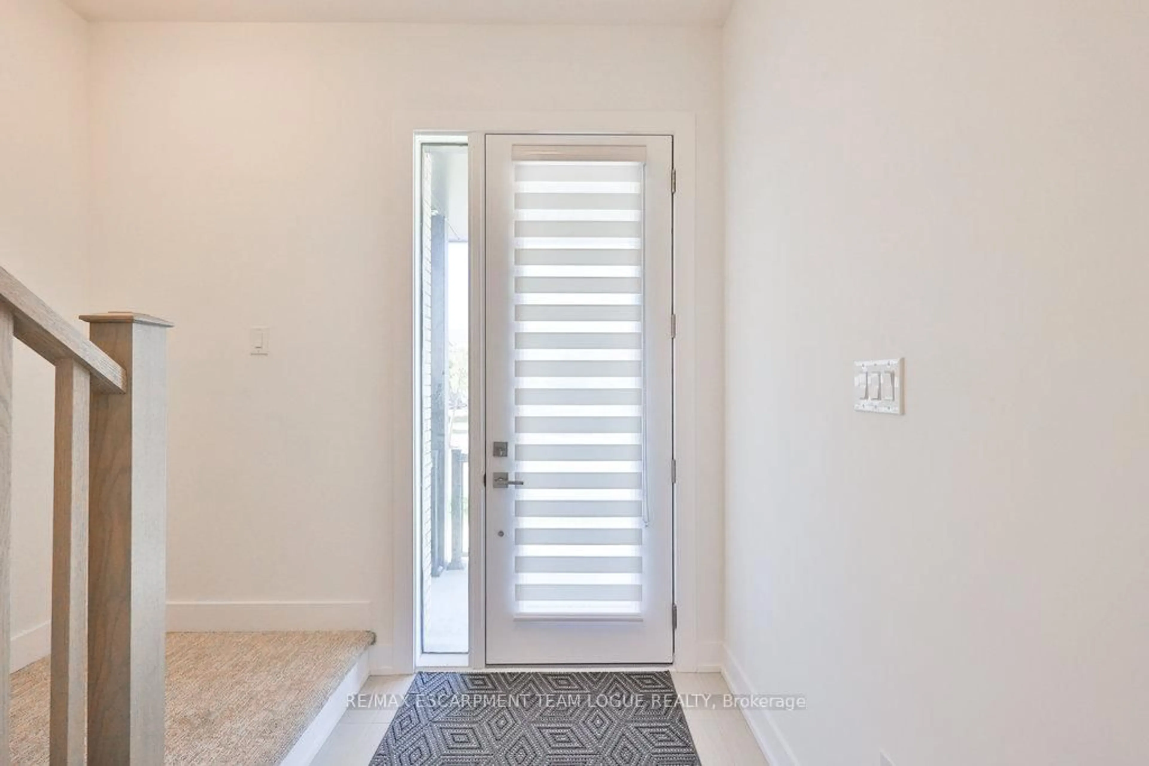 Indoor entryway for 2273 Turnberry Rd #16, Burlington Ontario L7M 2B2