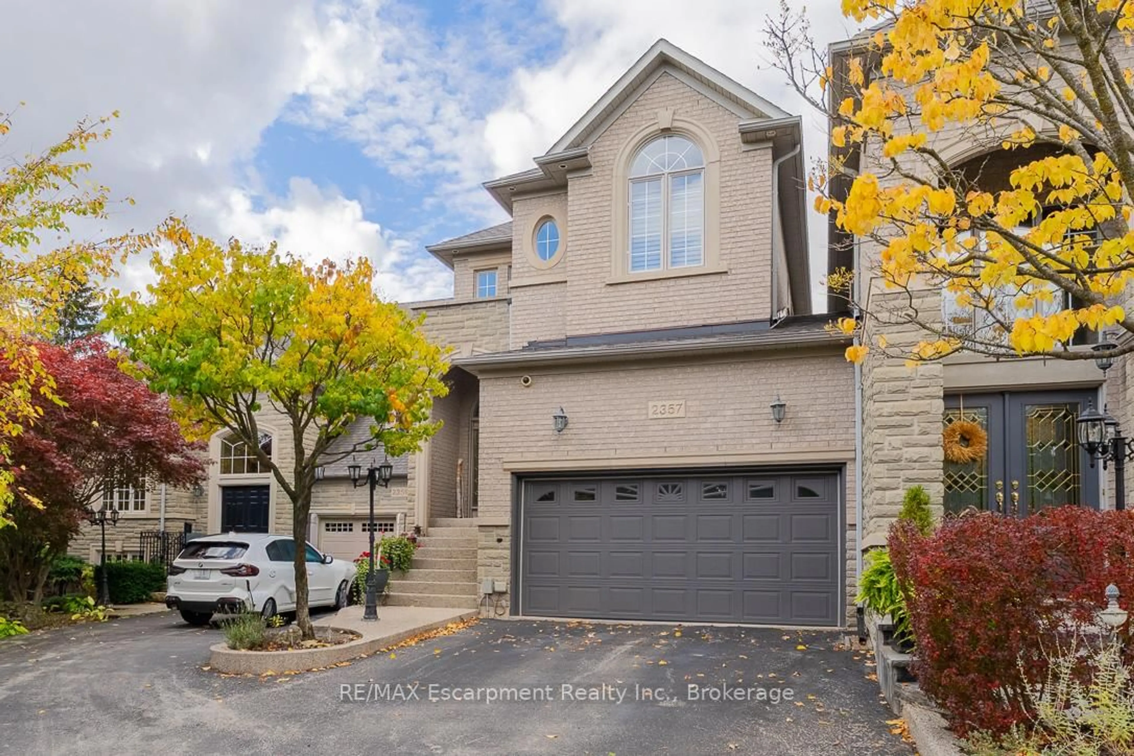 Home with brick exterior material, street for 2357 Woodfield Rd, Oakville Ontario L6H 6Y6