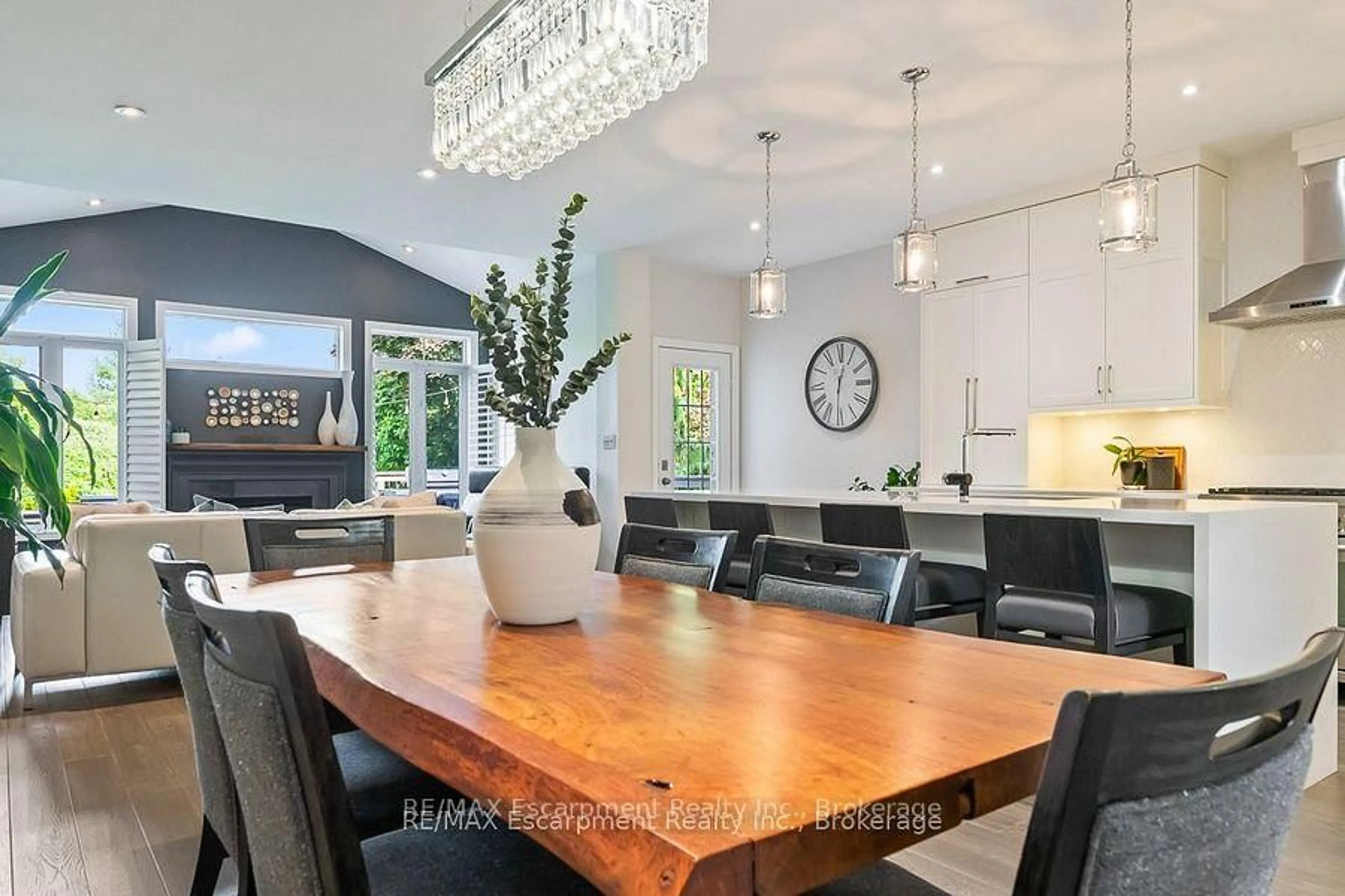 Contemporary kitchen, unknown for 2357 Woodfield Rd, Oakville Ontario L6H 6Y6