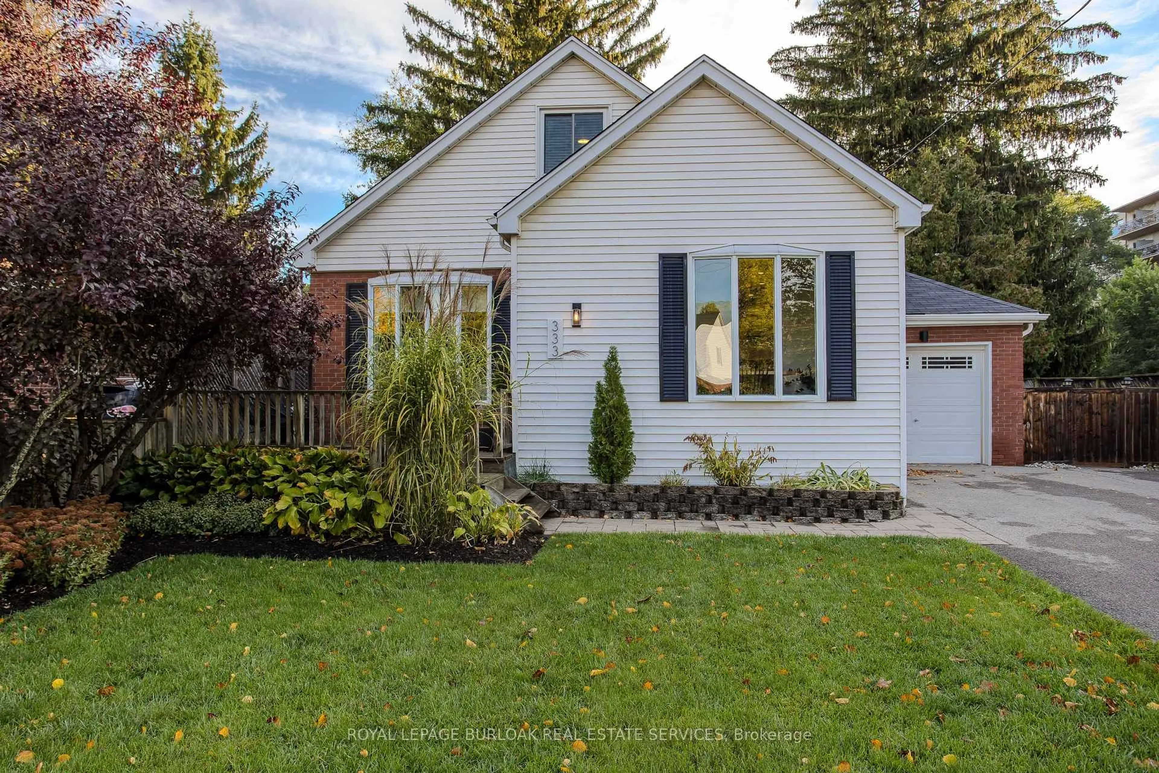 Home with brick exterior material, street for 333 St Paul St, Burlington Ontario L7R 3K2