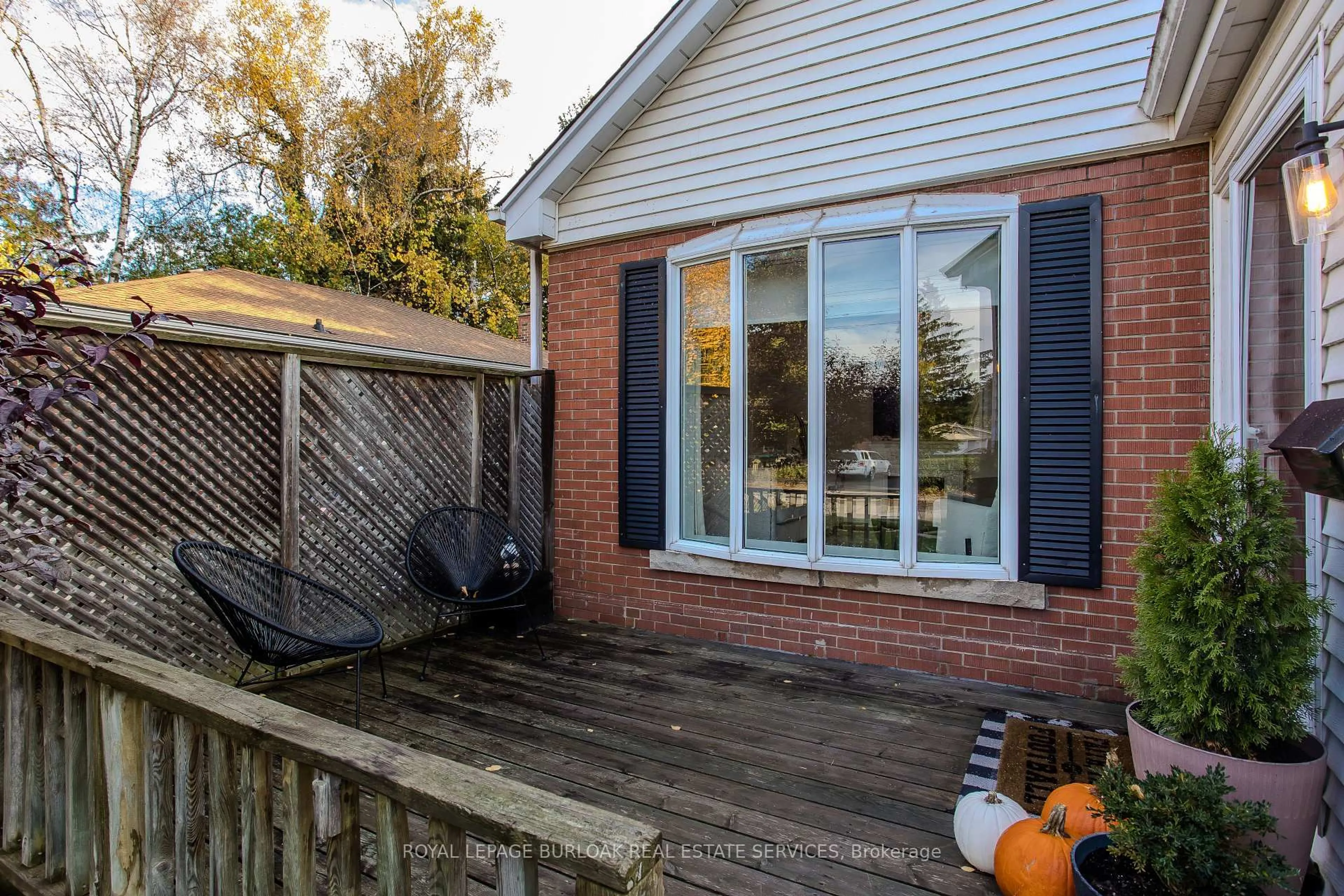 Home with brick exterior material, street for 333 St Paul St, Burlington Ontario L7R 3K2