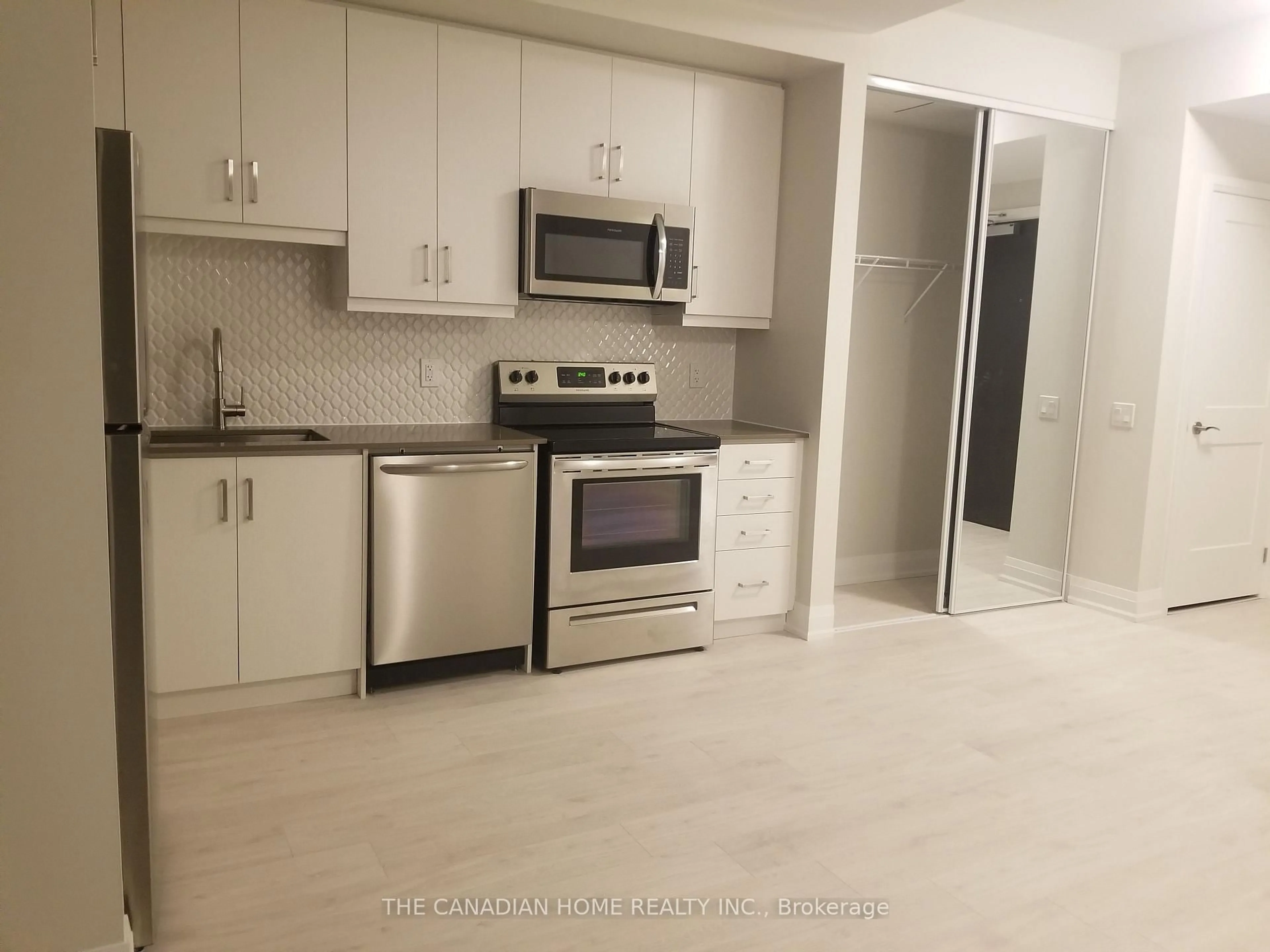 Standard kitchen, unknown for 15 LYNCH St #1403, Brampton Ontario L9E 1C9