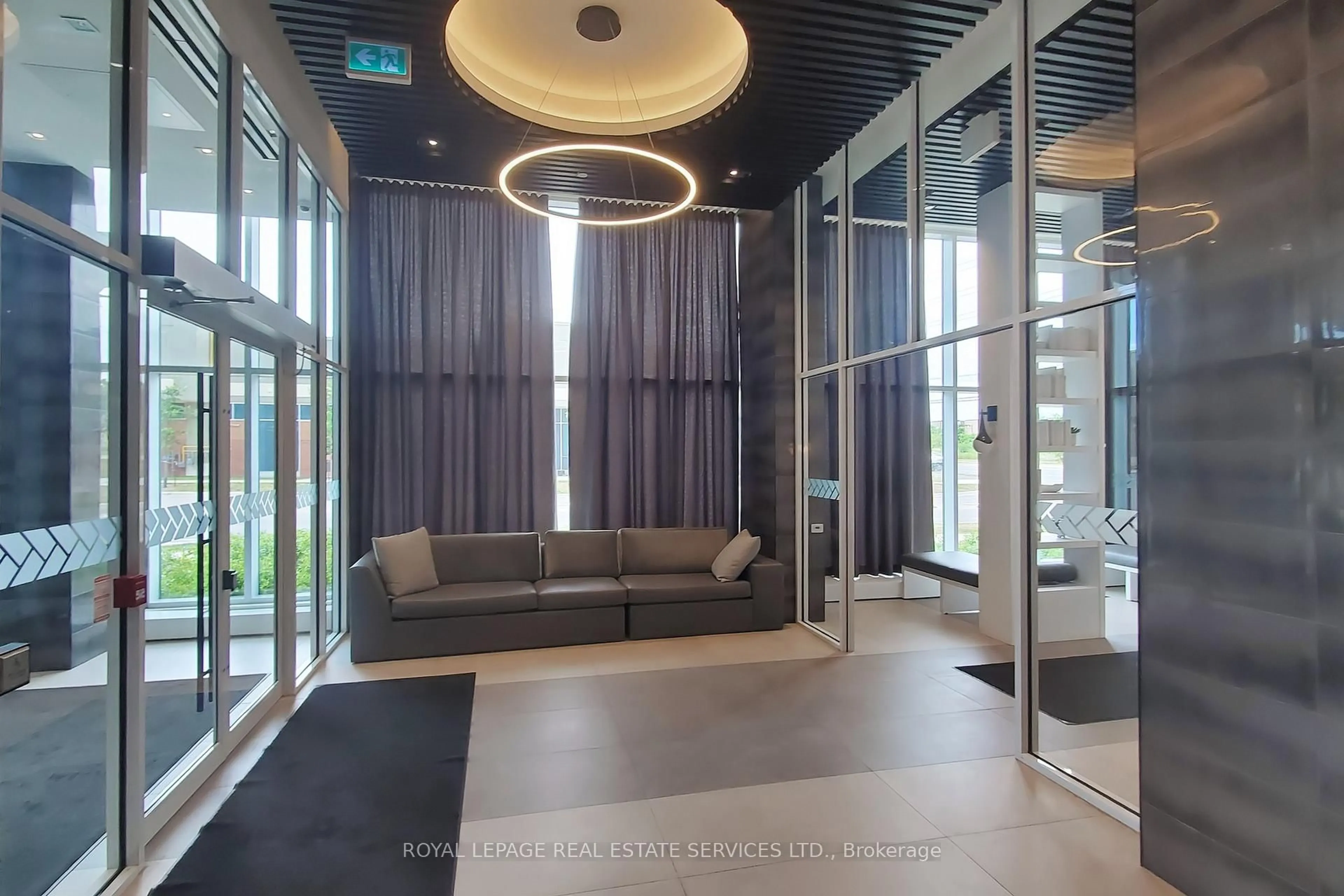 Indoor foyer for 2489 Taunton Rd #1117, Oakville Ontario L6H 3R9