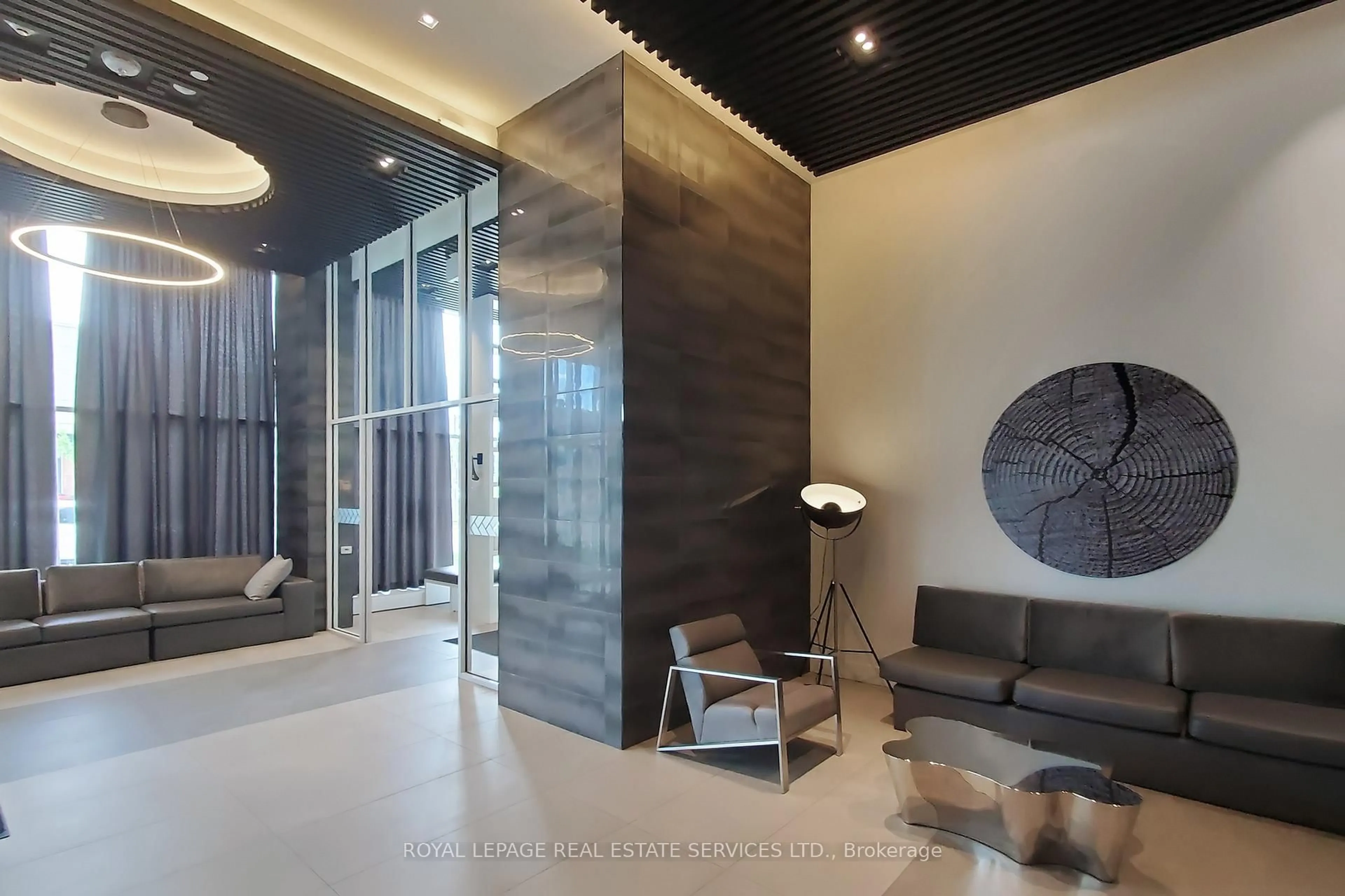 Indoor foyer for 2489 Taunton Rd #1117, Oakville Ontario L6H 3R9