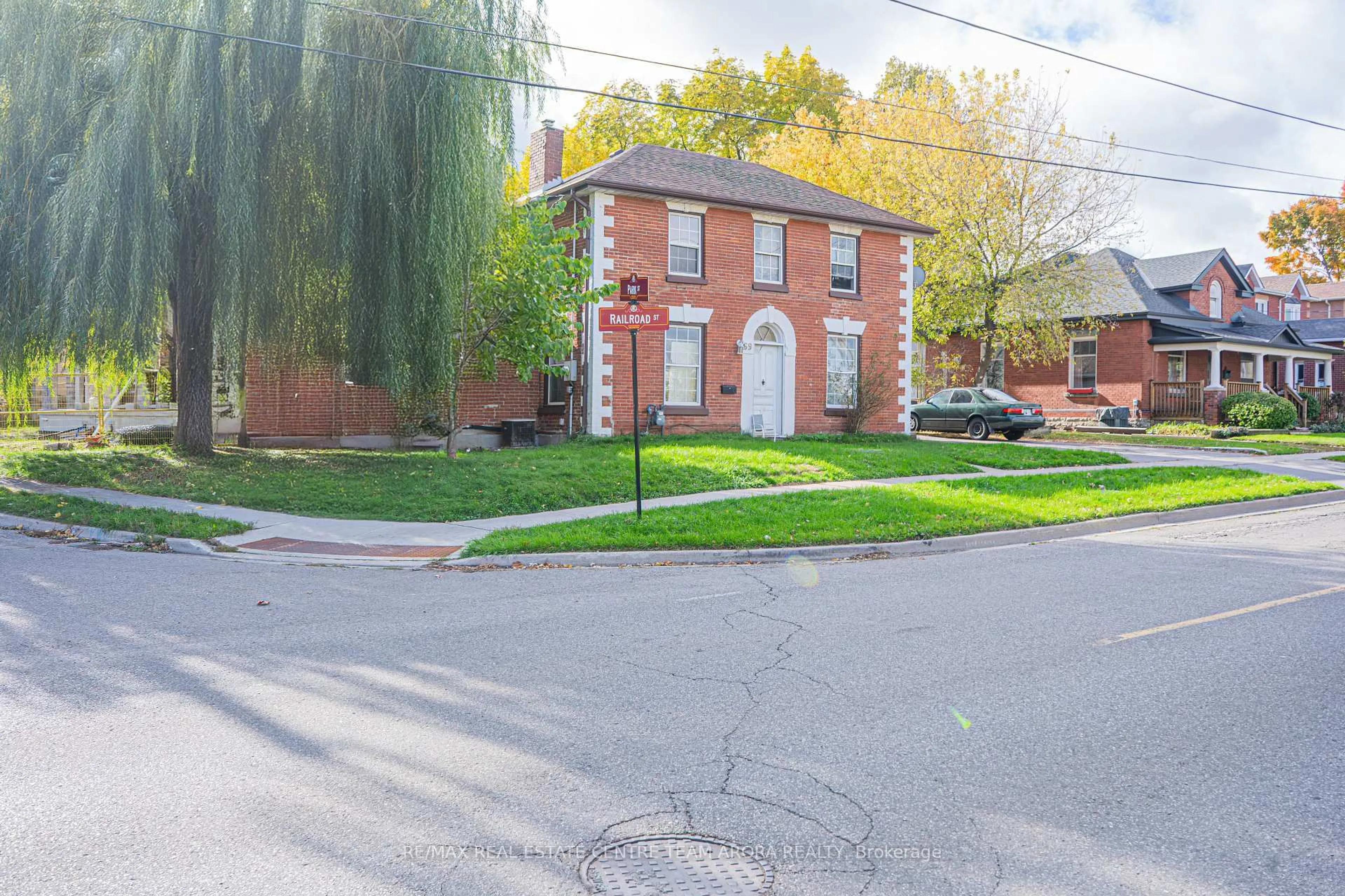 A pic from outside/outdoor area/front of a property/back of a property/a pic from drone, street for 59 Railroad St, Brampton Ontario L6X 1G5