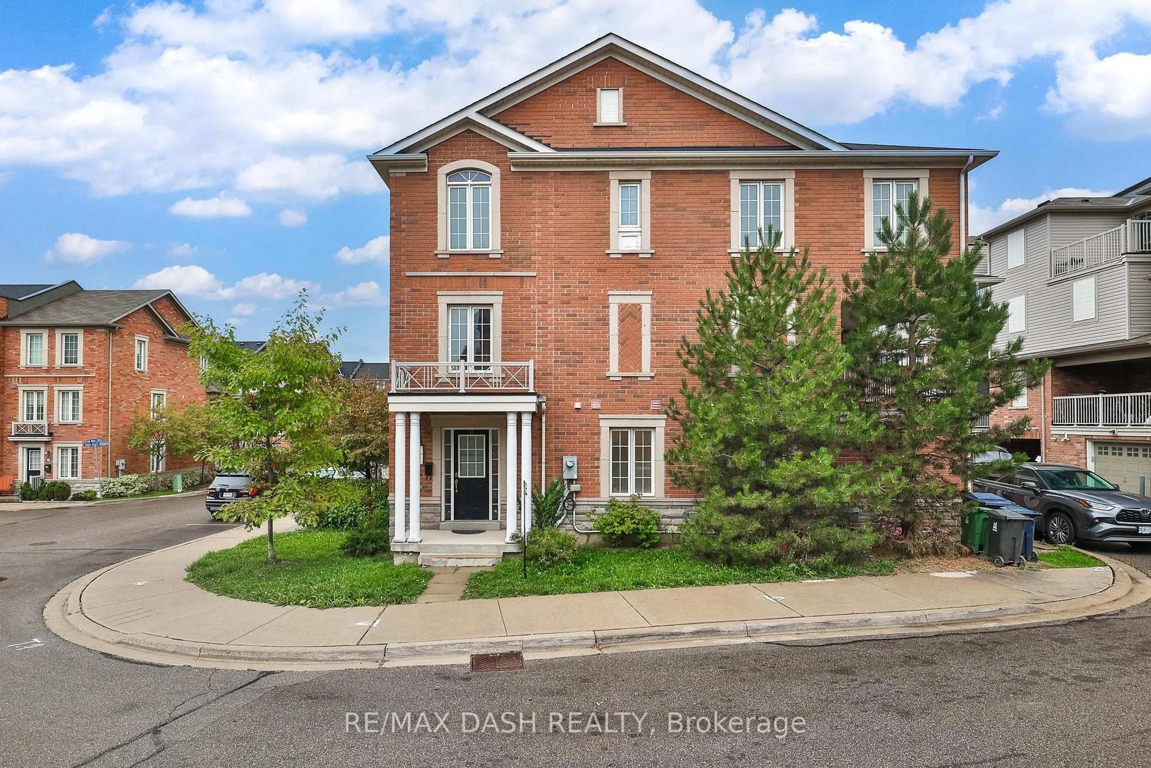 A pic from outside/outdoor area/front of a property/back of a property/a pic from drone, street for 57 Ted Wray Circ, Toronto Ontario M3L 0G8