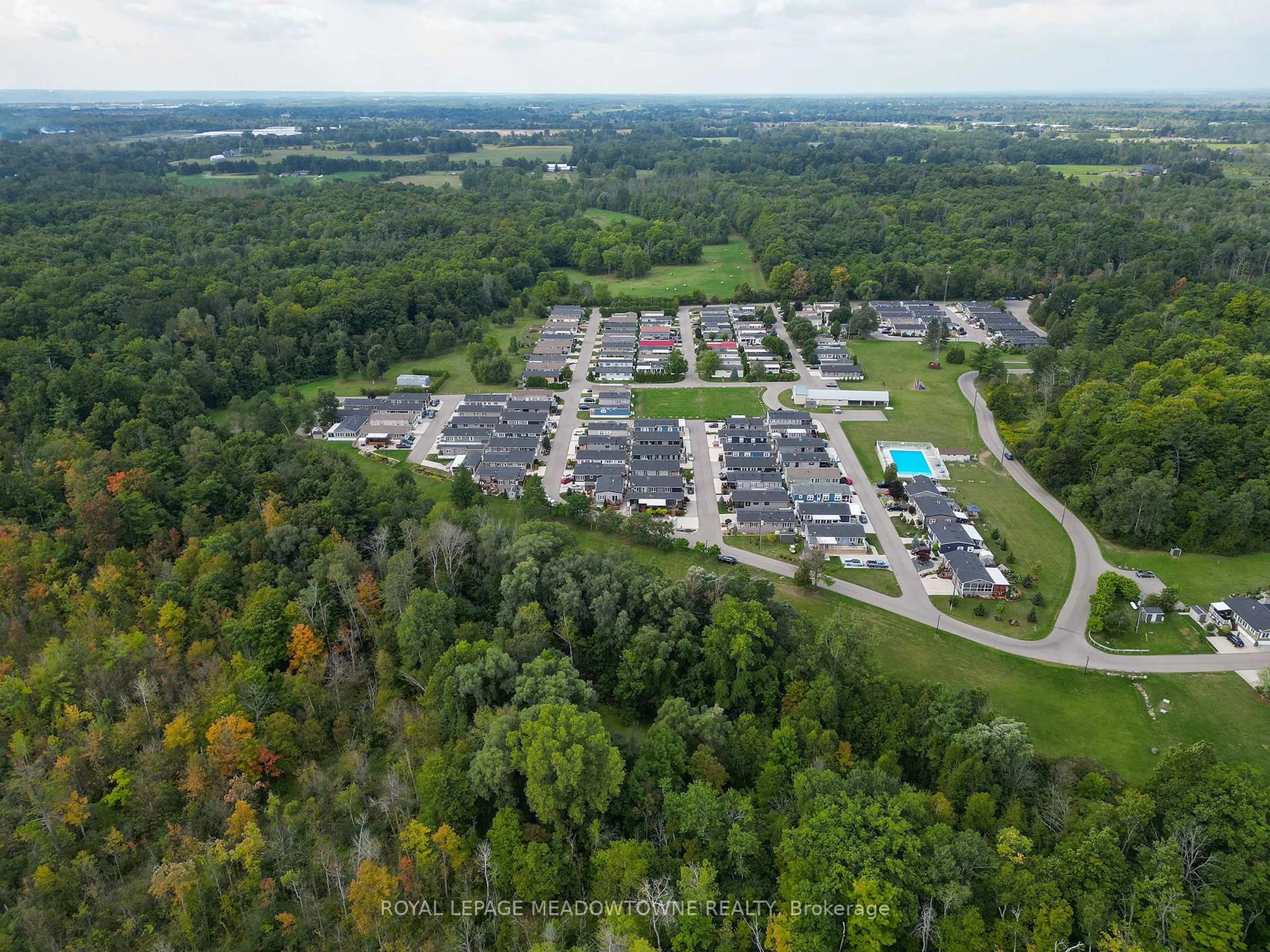 A pic from outside/outdoor area/front of a property/back of a property/a pic from drone, mountain view for 4449 Milburough Line #12 Poplar, Burlington Ontario L7P 0C5