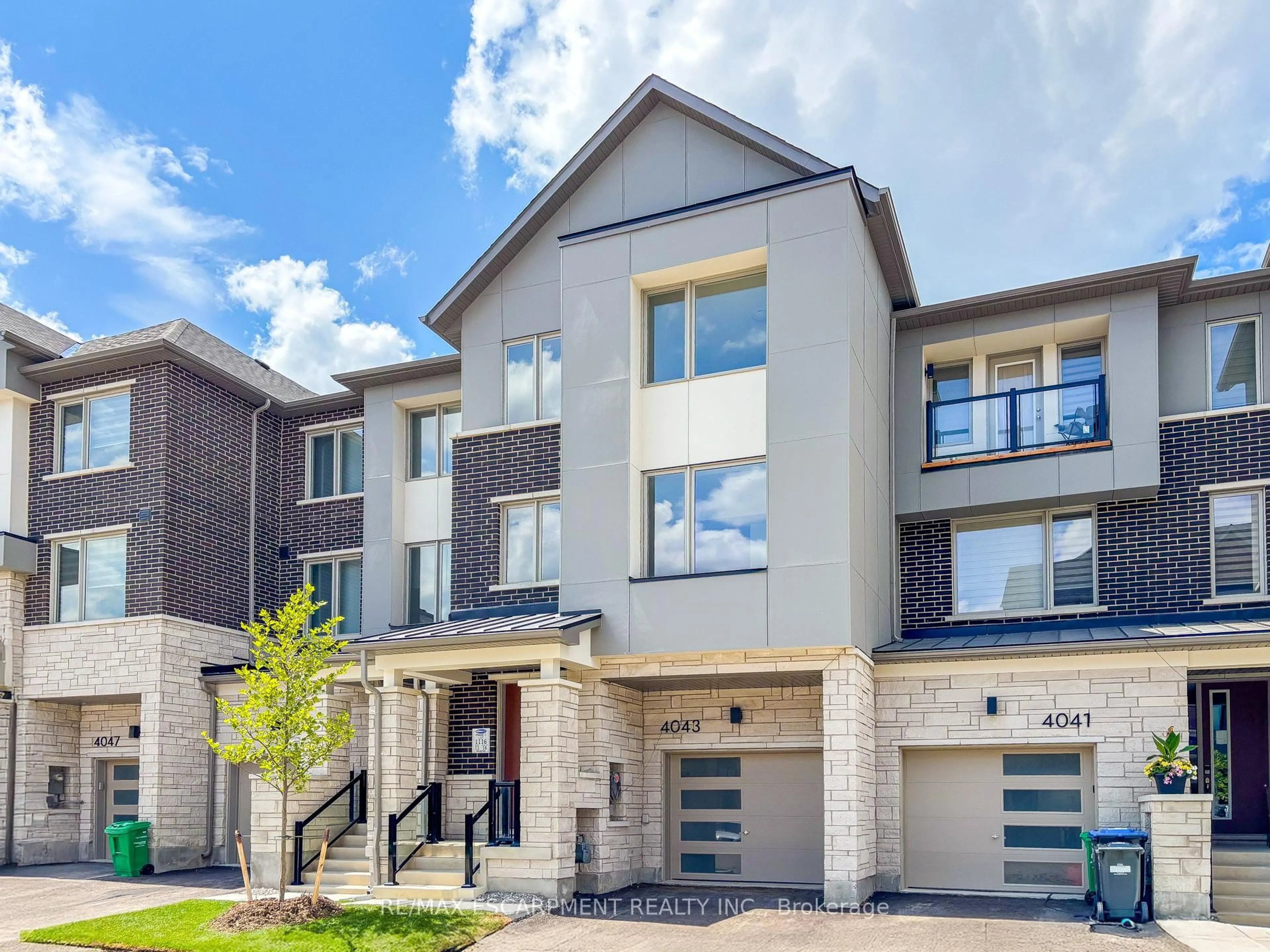 Home with brick exterior material, street for 4043 Saida St, Mississauga Ontario L5M 2S8