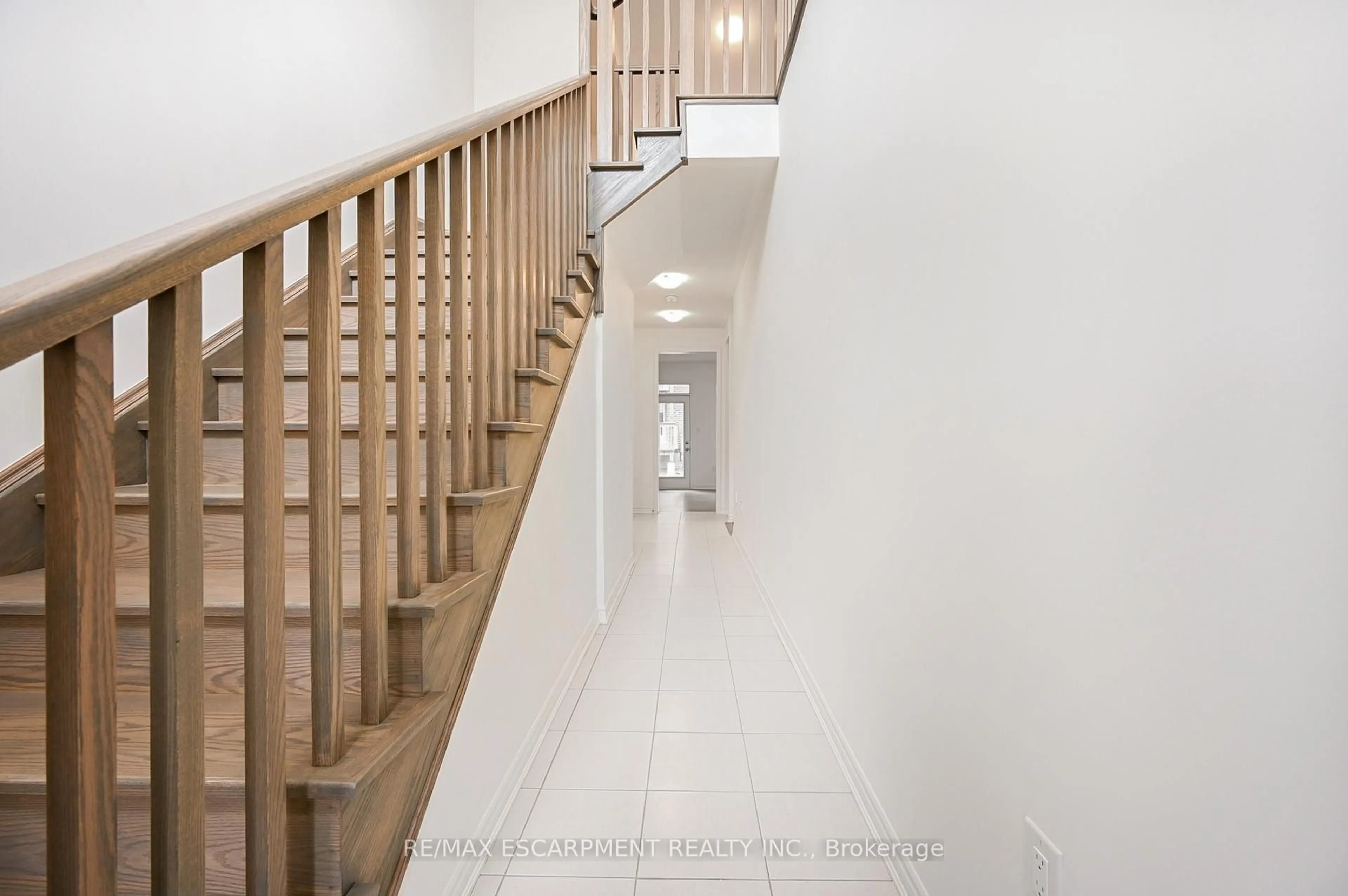 Stairs for 4043 Saida St, Mississauga Ontario L5M 2S8