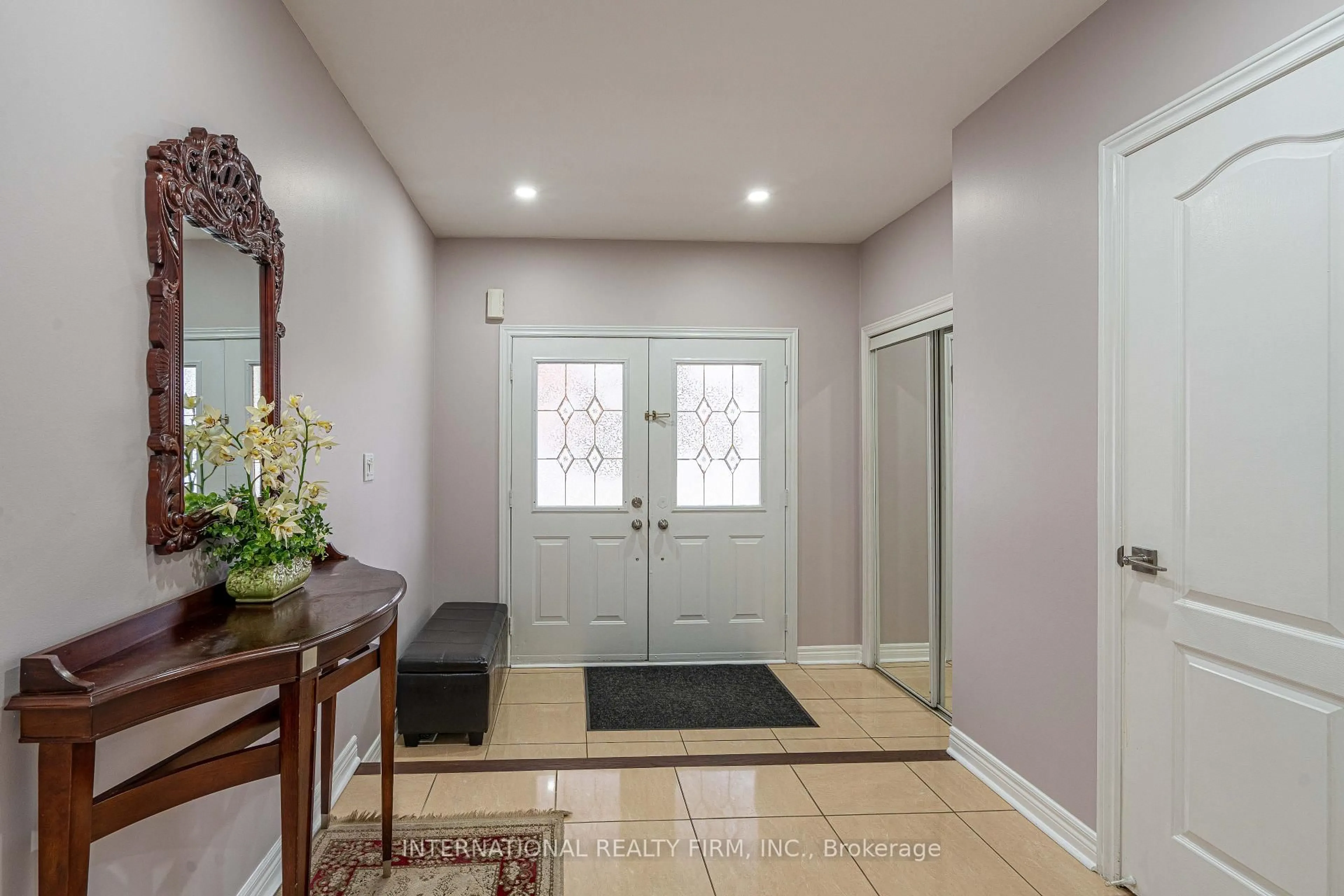 Indoor entryway for 72 Barleyfield Rd, Brampton Ontario L6R 2J1