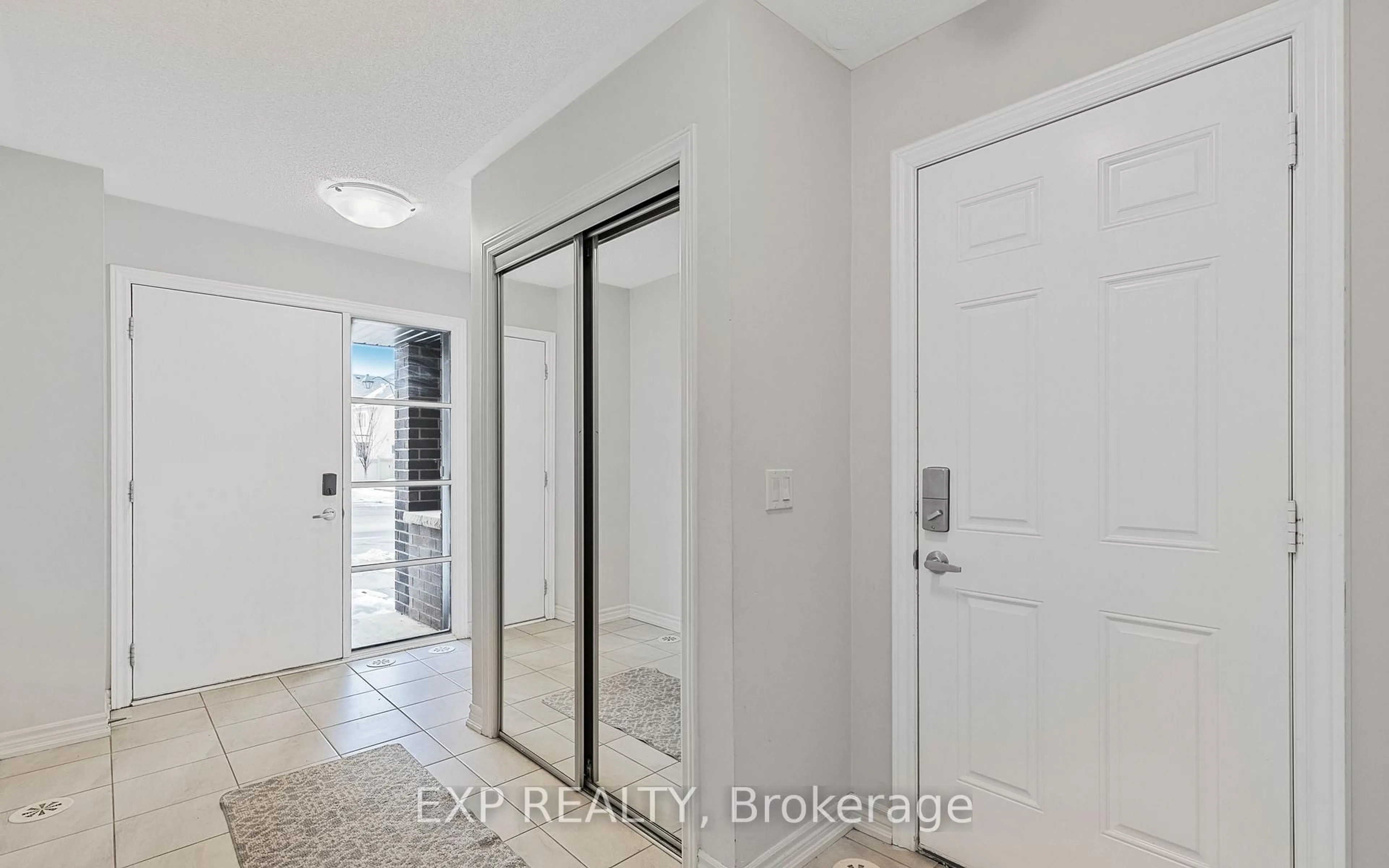 Indoor entryway for 3048 Postridge Dr, Oakville Ontario L6H 0R9