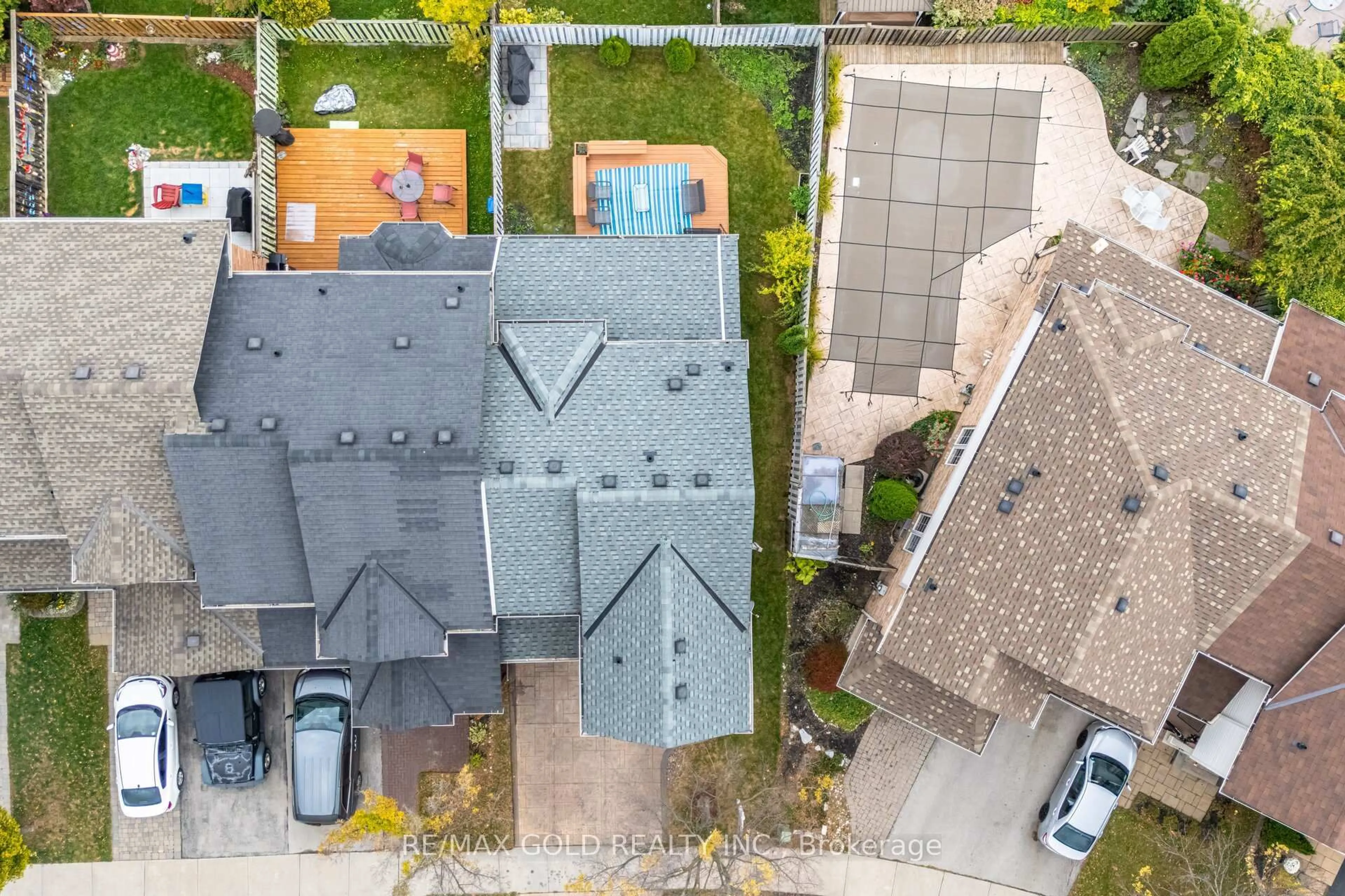 A pic from outside/outdoor area/front of a property/back of a property/a pic from drone, street for 2496 Appalachain Dr, Oakville Ontario L6M 4S3