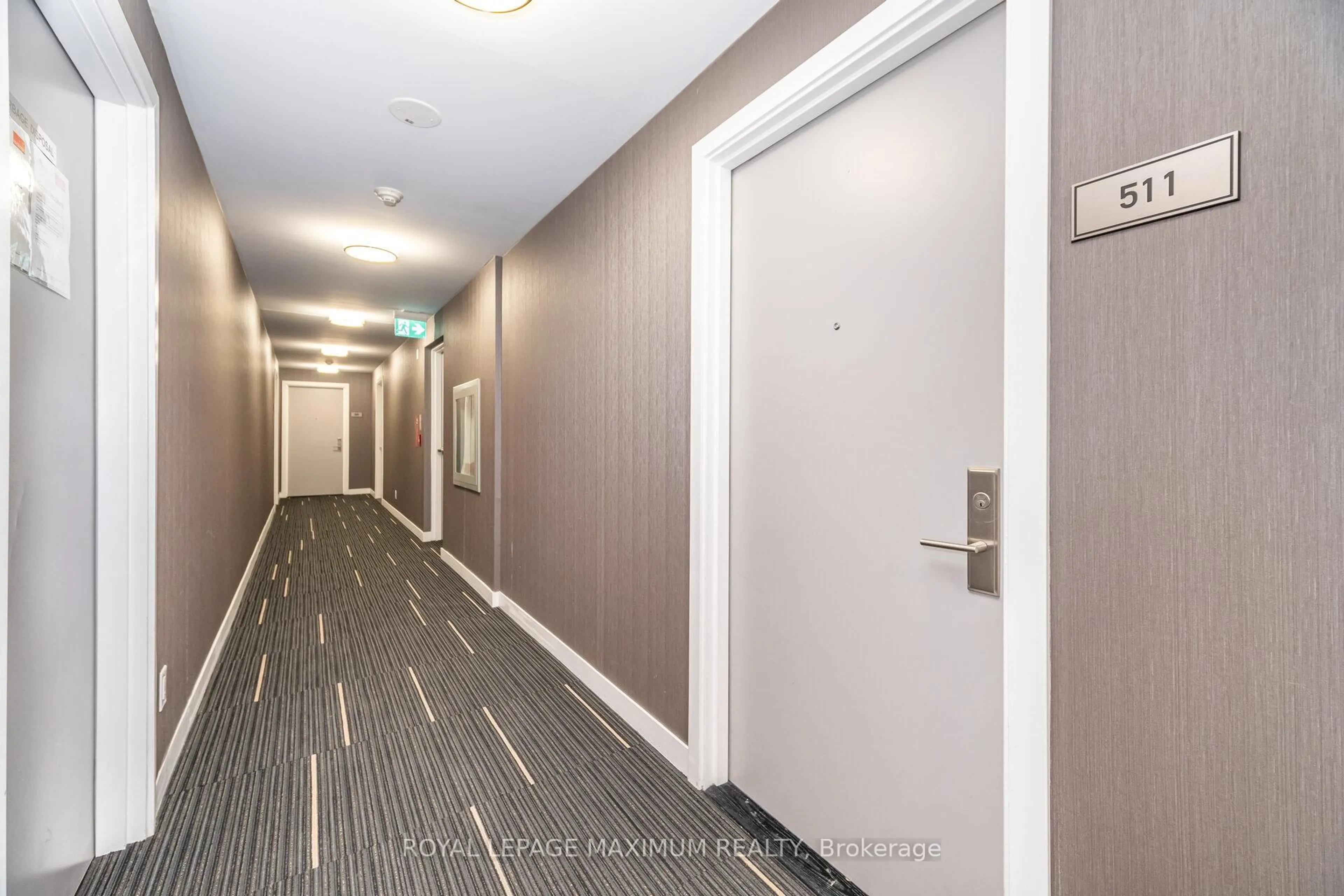 Indoor foyer for 5101 Dundas St #511, Toronto Ontario M9A 5G8