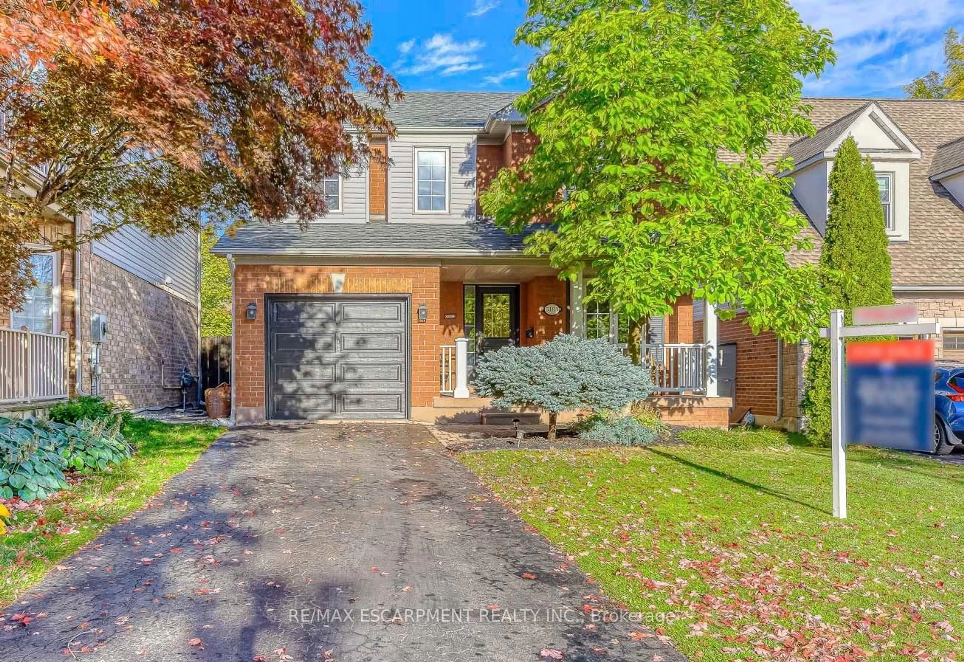 Home with brick exterior material, street for 5183 Fernbrook Crt, Burlington Ontario L7L 6J5