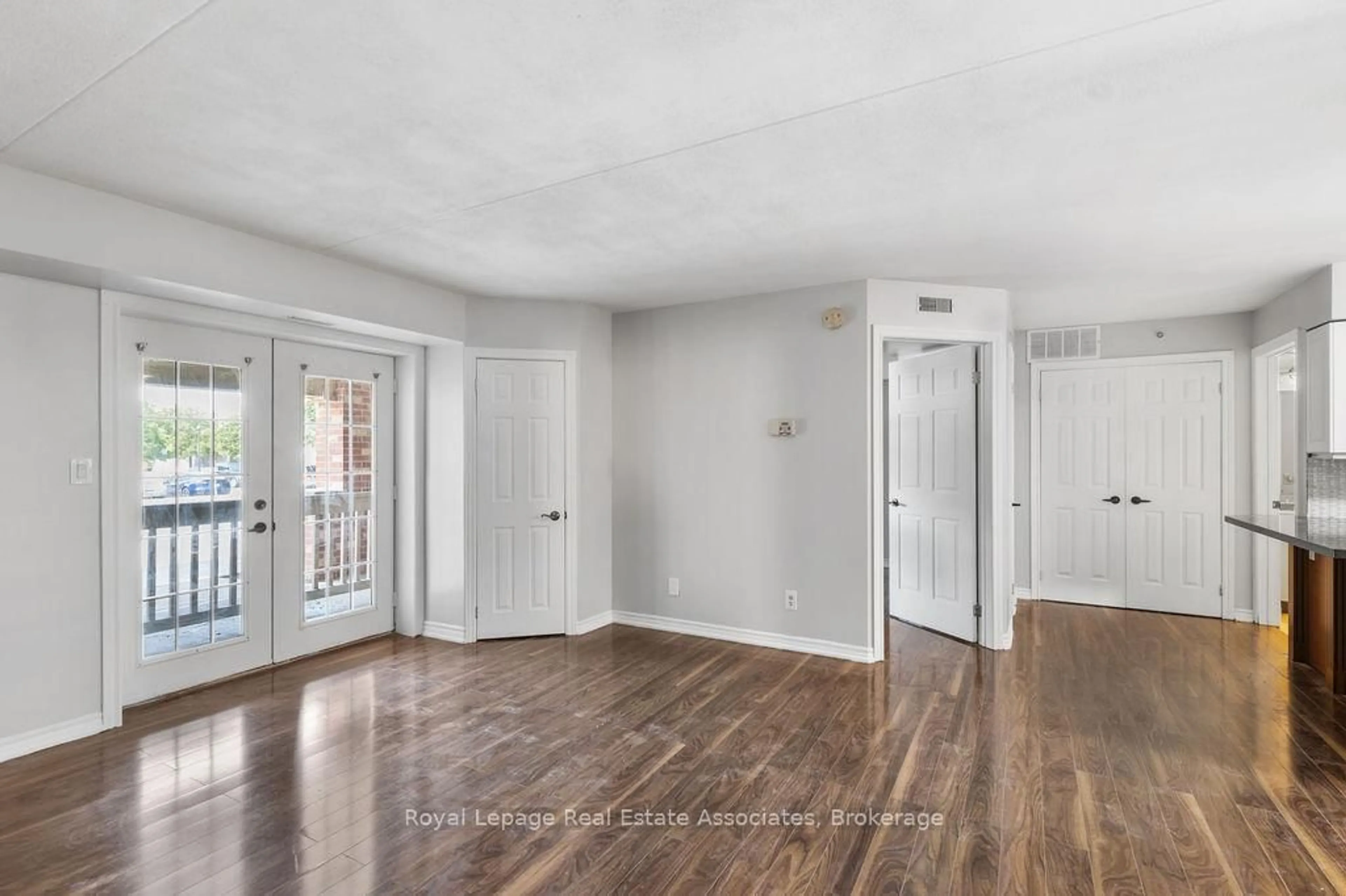 A pic of a room for 4013 Kilmer Ave #106, Burlington Ontario L7M 4M3