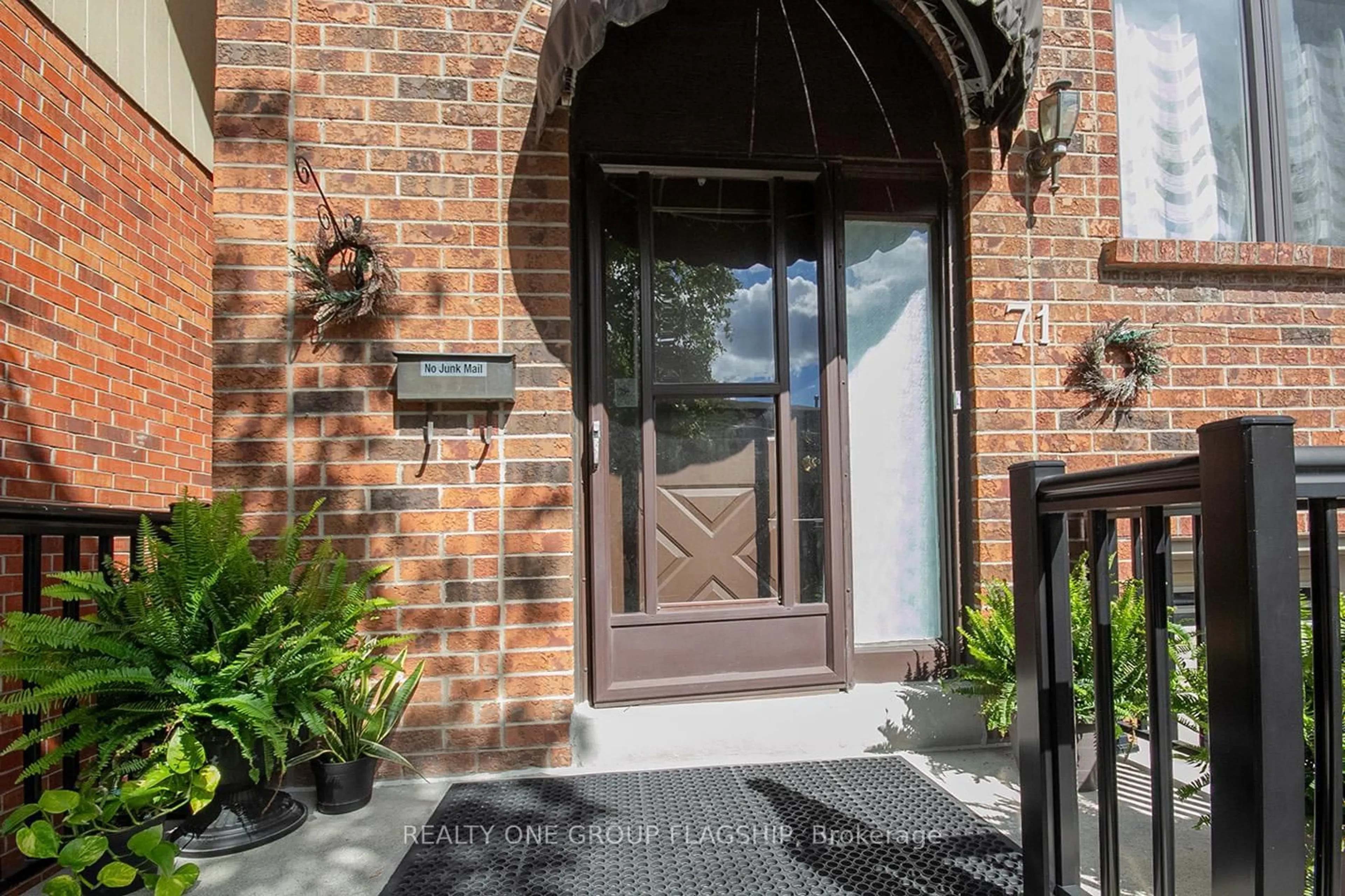 Indoor entryway for 71 Maple Branch Path, Toronto Ontario M9P 3T4