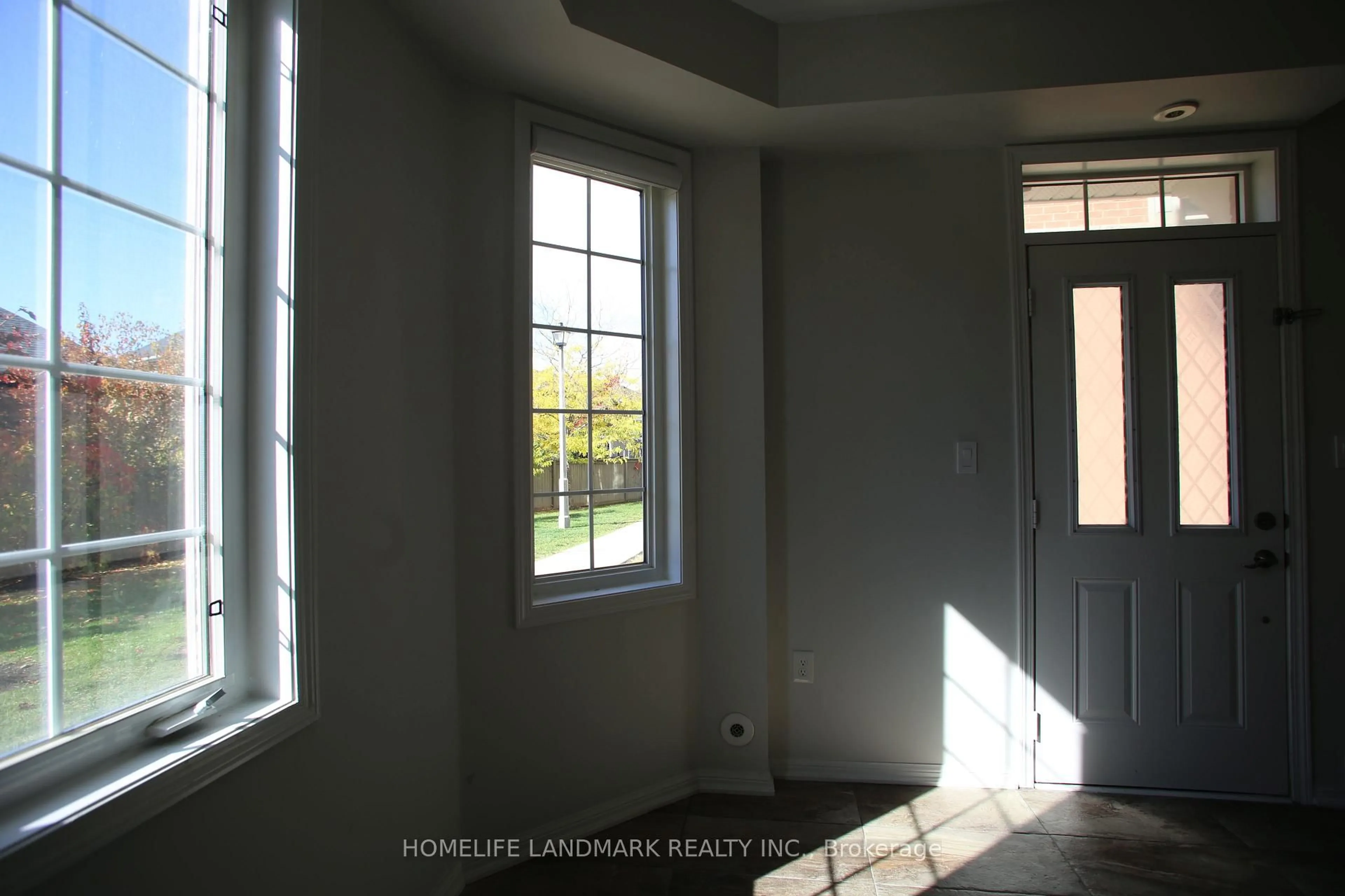 Indoor entryway for 2614 Dashwood Dr #11, Oakville Ontario L6M 0K5