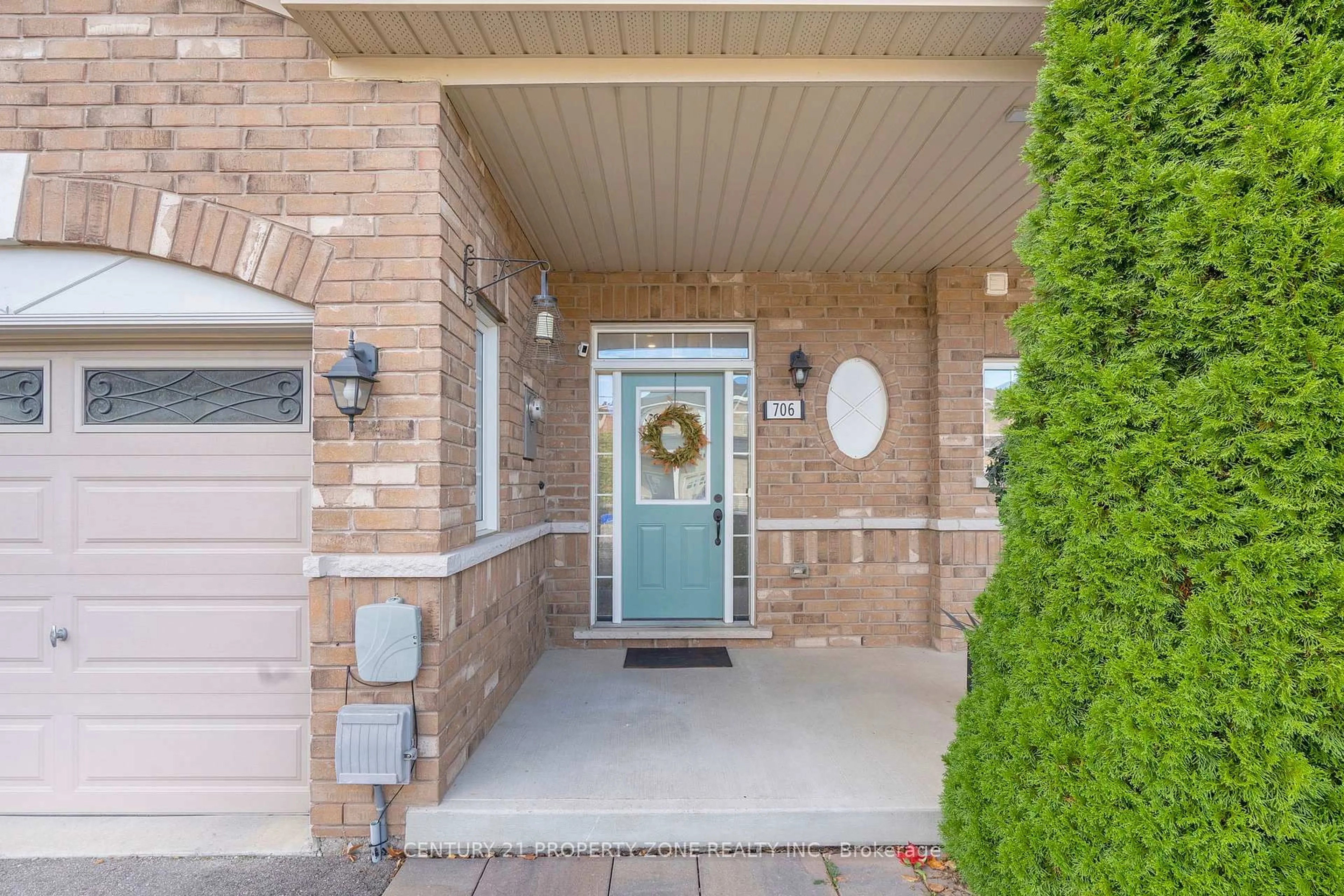 Indoor entryway for 706 AGNEW Cres, Milton Ontario L9T 8M6