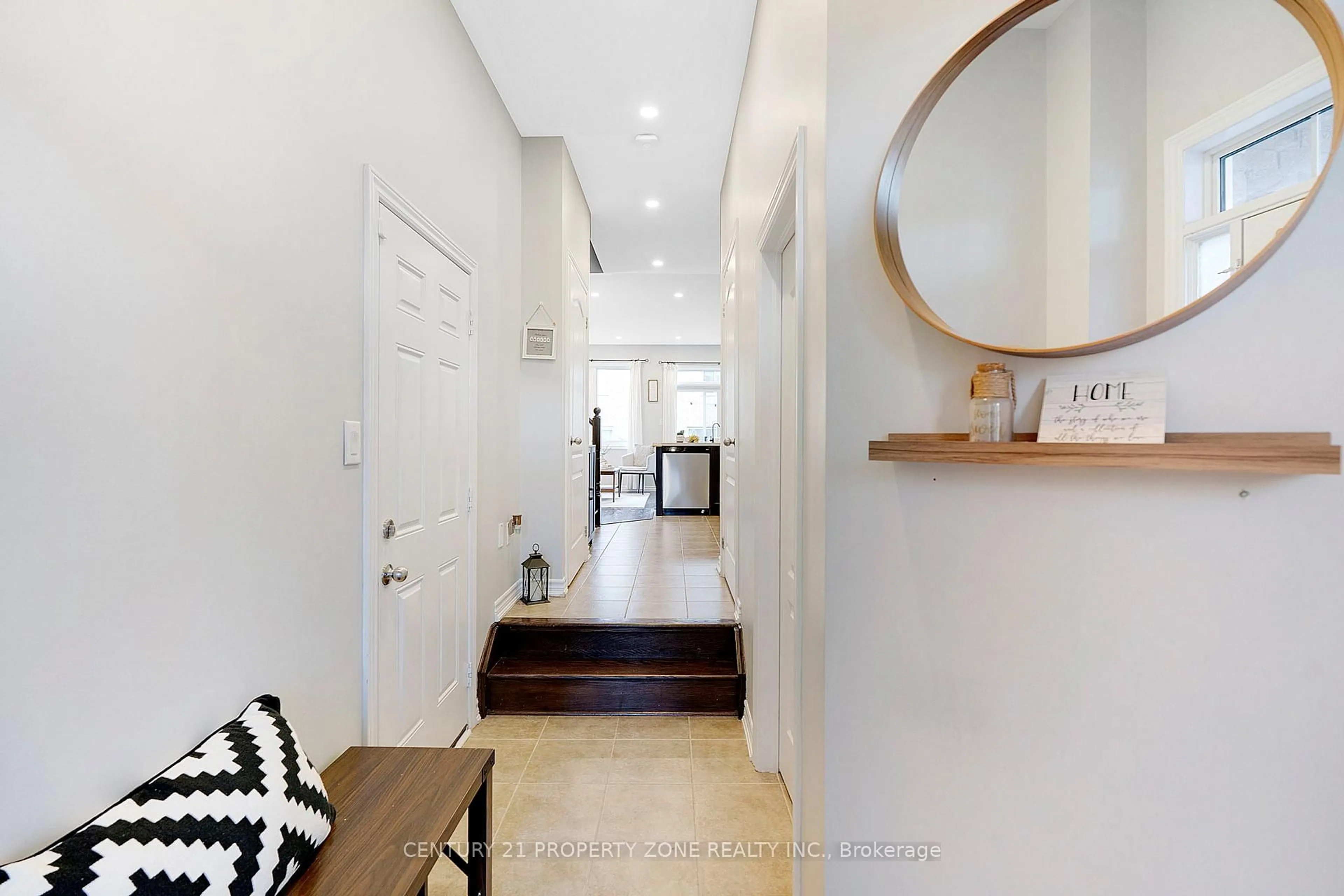 Indoor entryway for 706 AGNEW Cres, Milton Ontario L9T 8M6