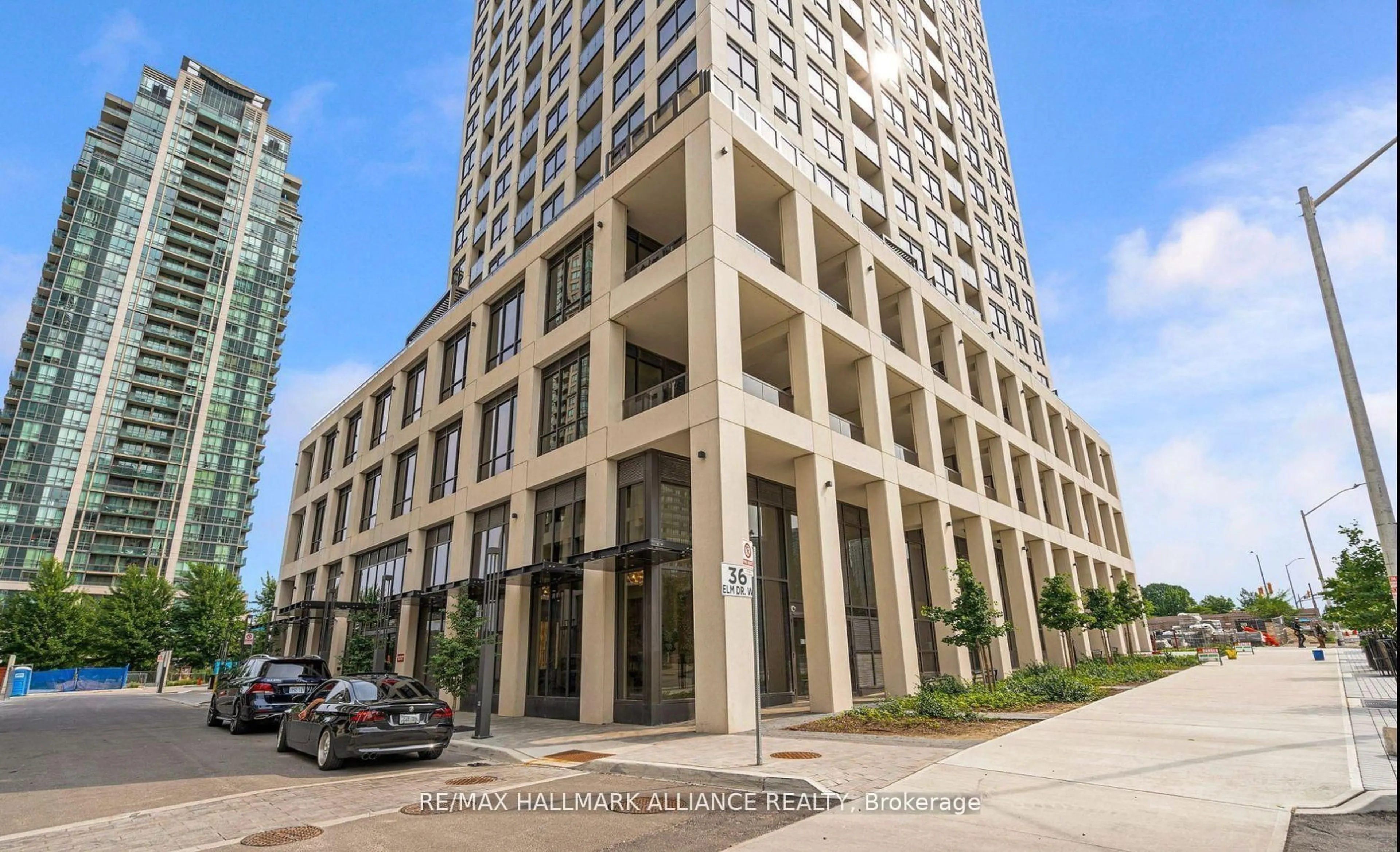 Indoor foyer for 36 Elm Dr #1209, Mississauga Ontario L5B 0N3