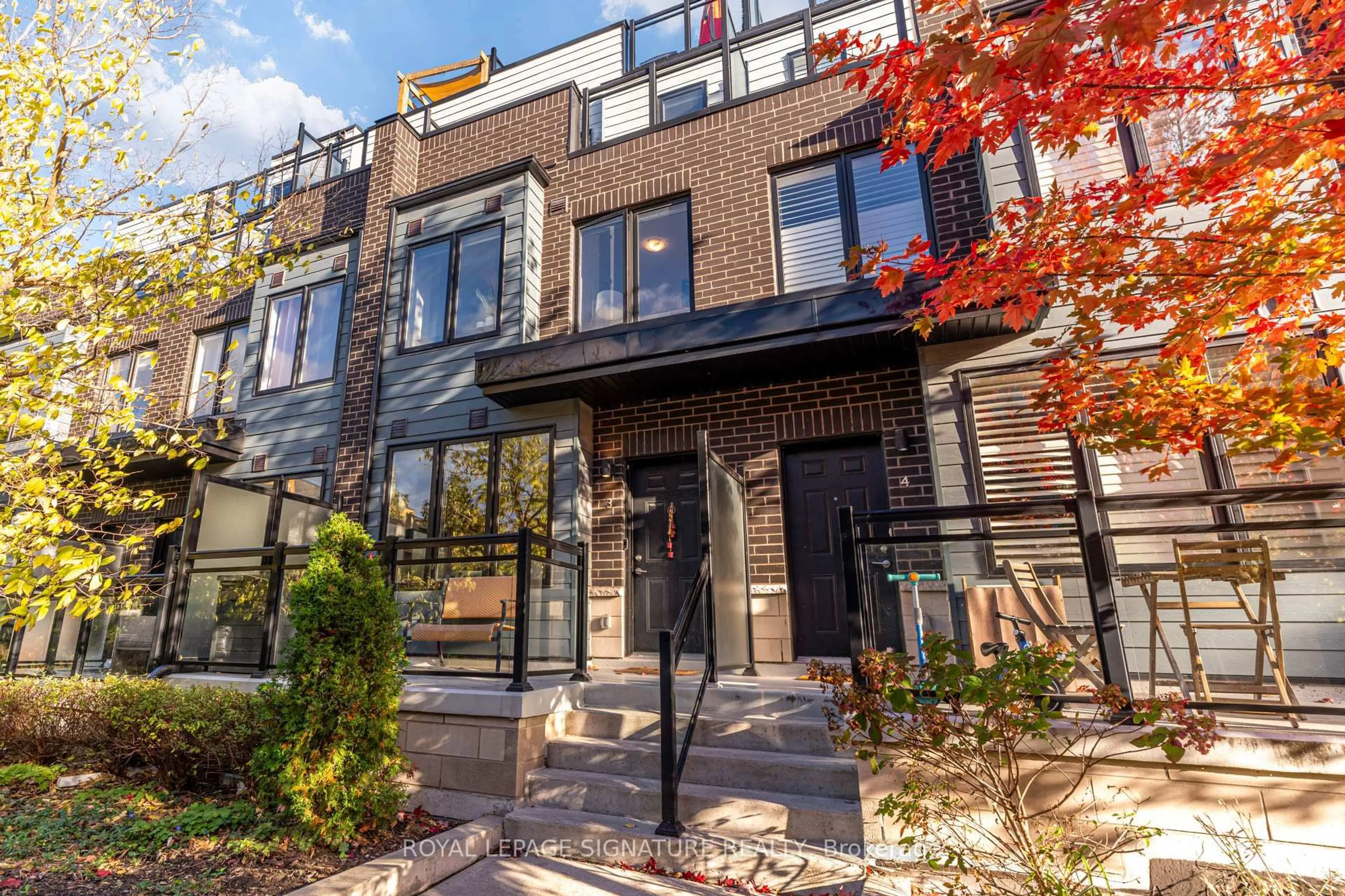 Home with brick exterior material, street for 1155 Stroud Lane #3, Mississauga Ontario L5J 0B3