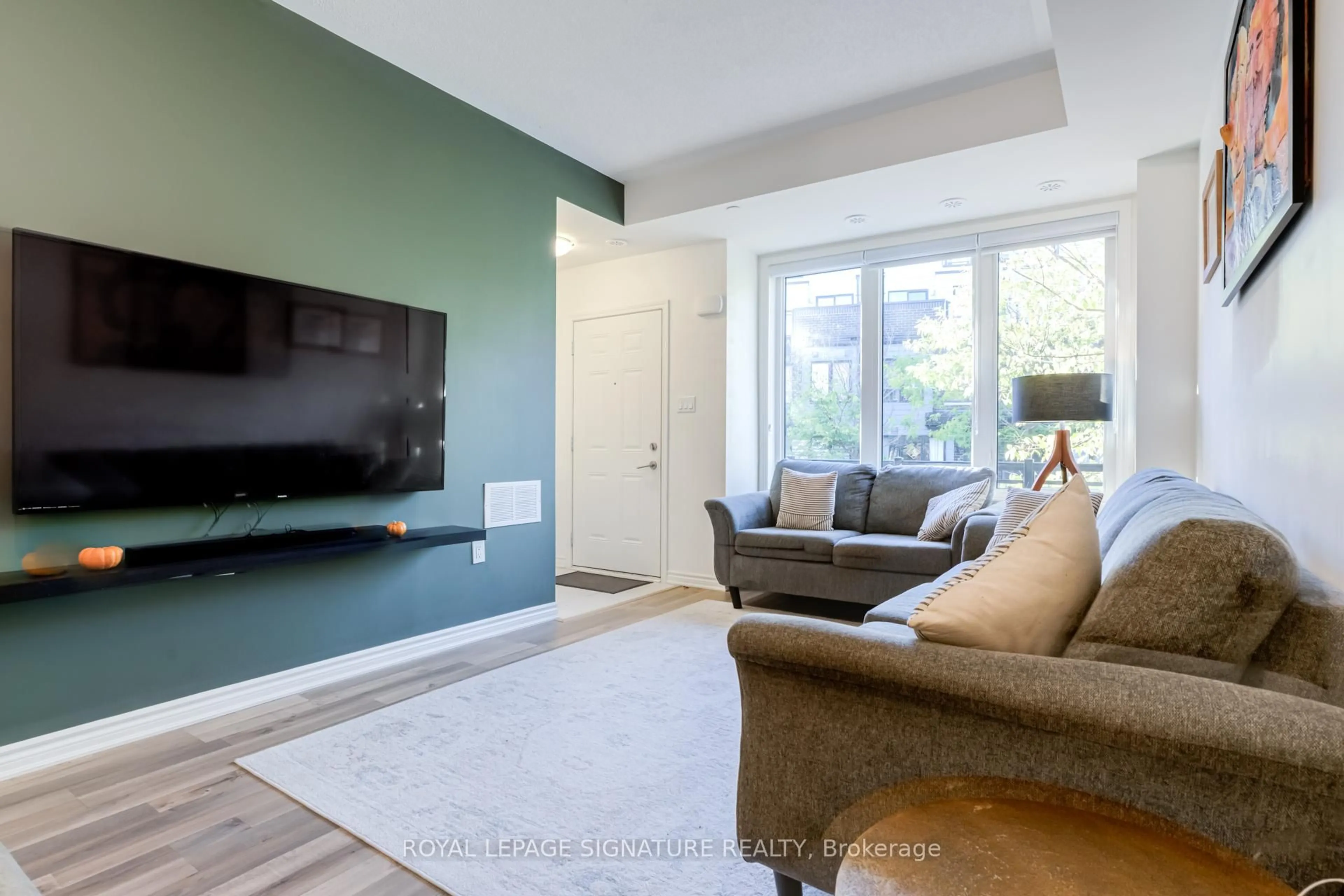 Living room with furniture, unknown for 1155 Stroud Lane #3, Mississauga Ontario L5J 0B3
