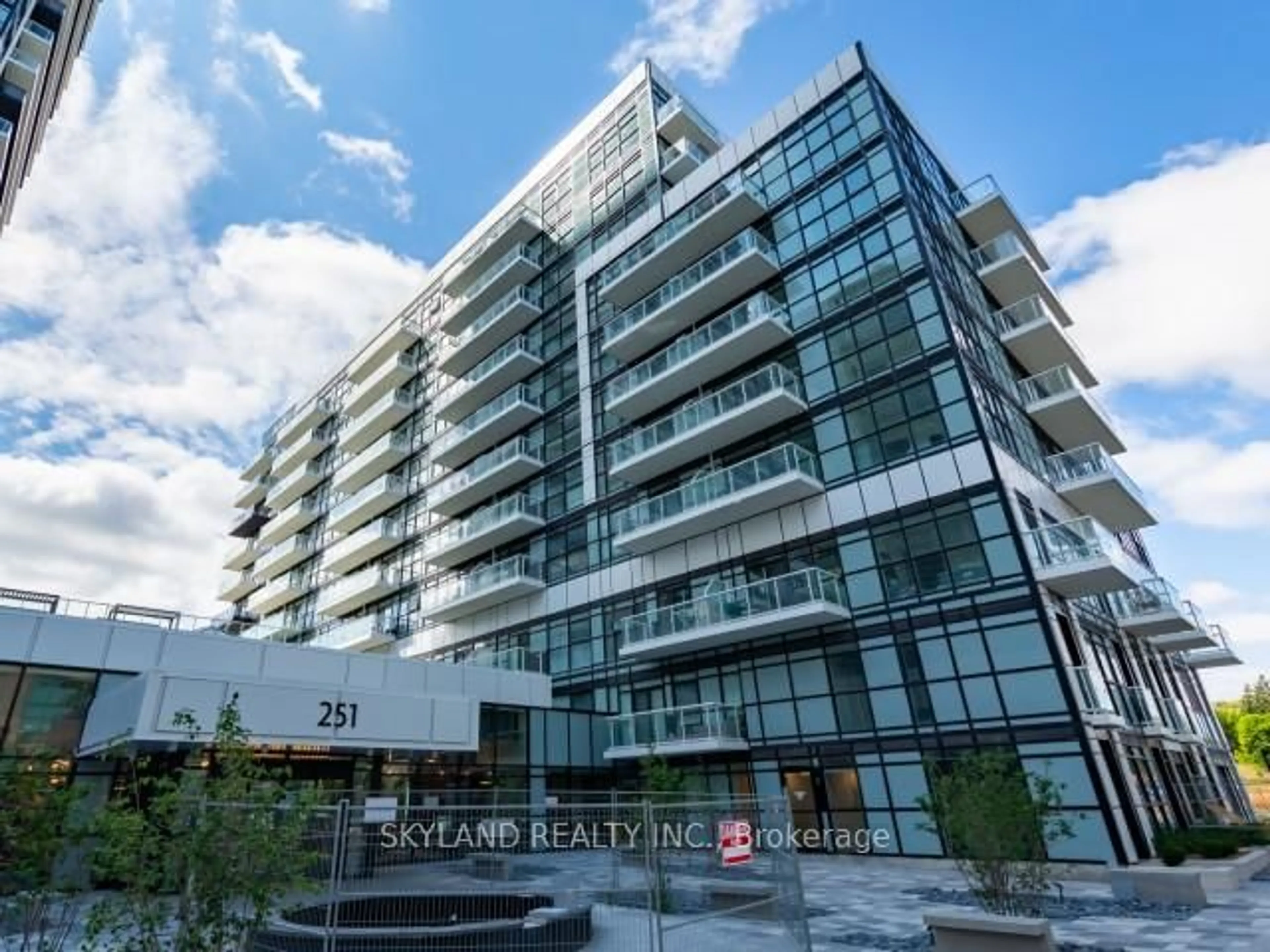 Unknown for 251 Manitoba St #205, Toronto Ontario M8Y 0C7